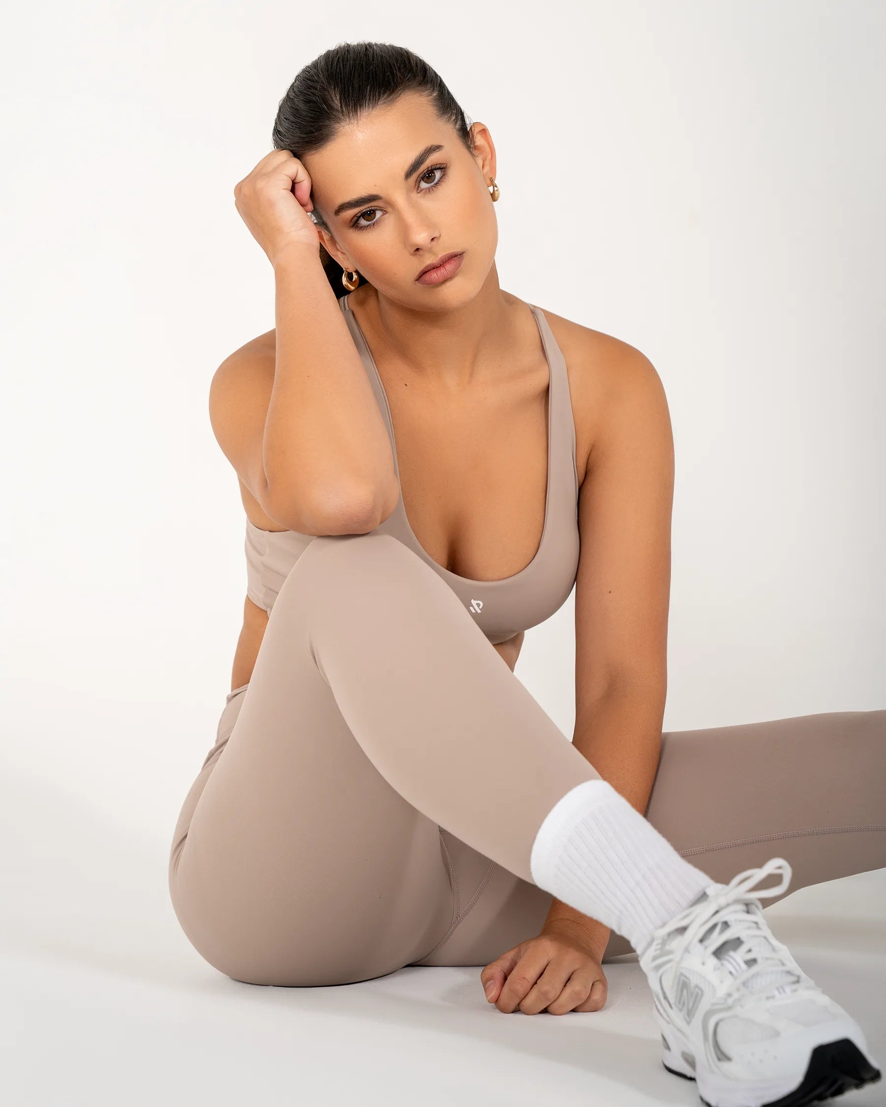 Legging AMY camel Reaverfit pour femme idéal pour le fitness en position assise
