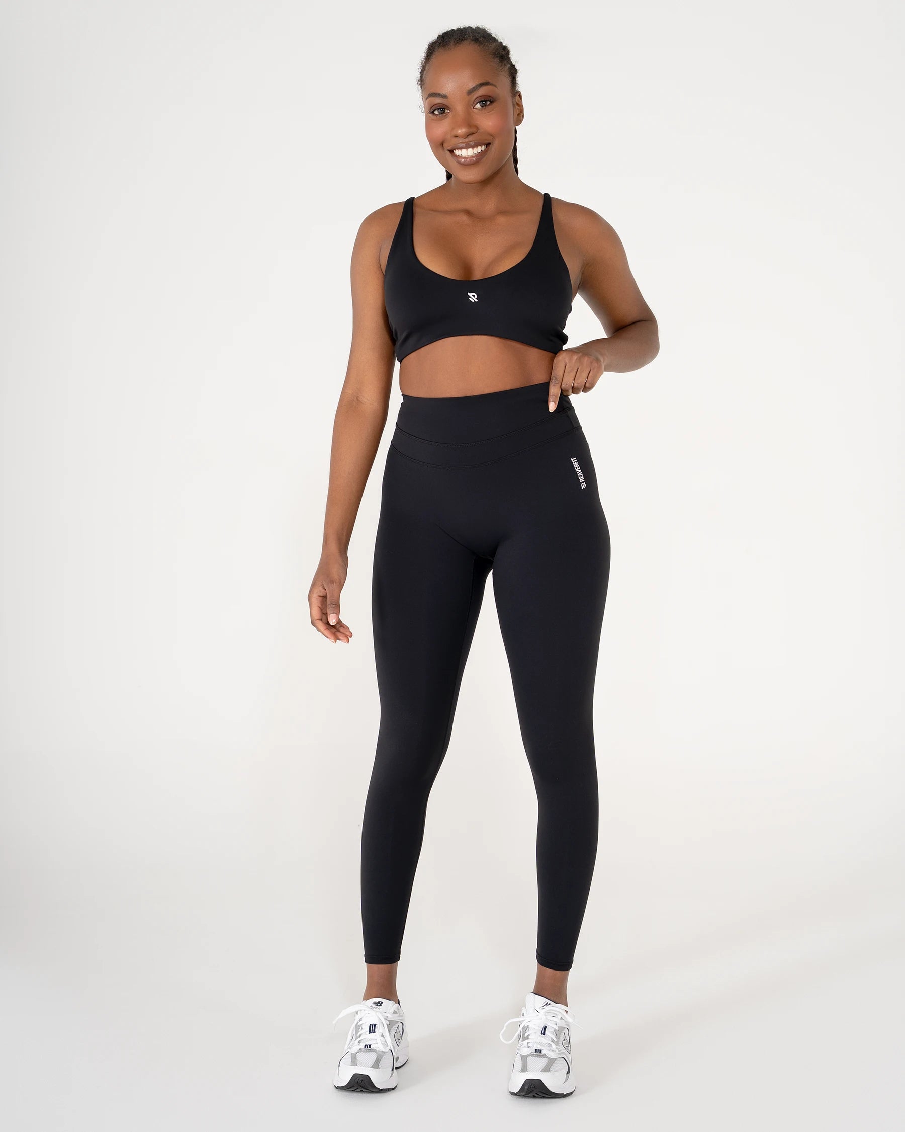 Brassière AMY noire Reaverfit pour femme idéale pour le Pilates