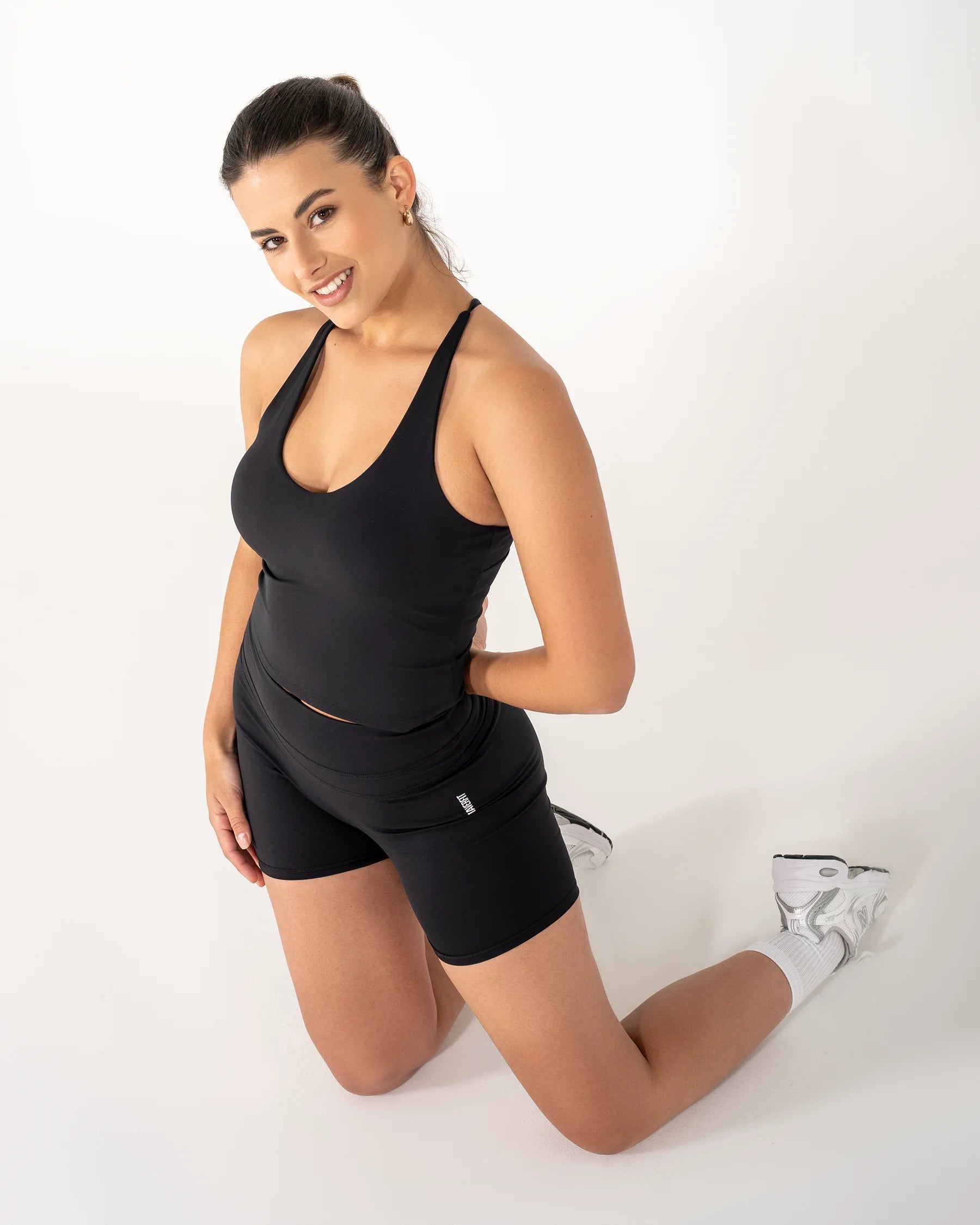 Débardeur AMY noir Reaverfit pour femme avec brassière intégrée idéal pour la musculation