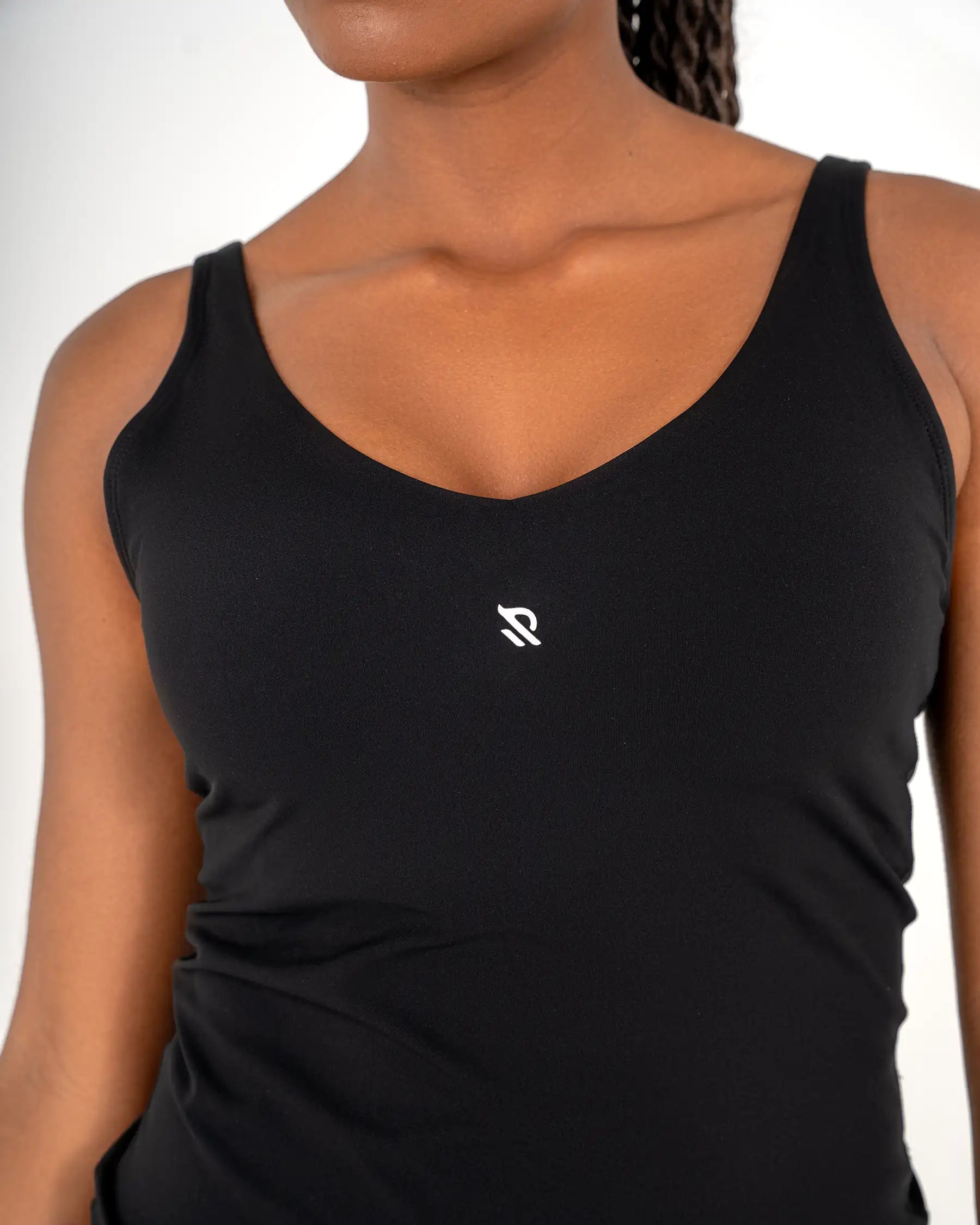 Débardeur AURA noir Reaverfit pour femme avec brassière intégrée idéal pour le Pilates