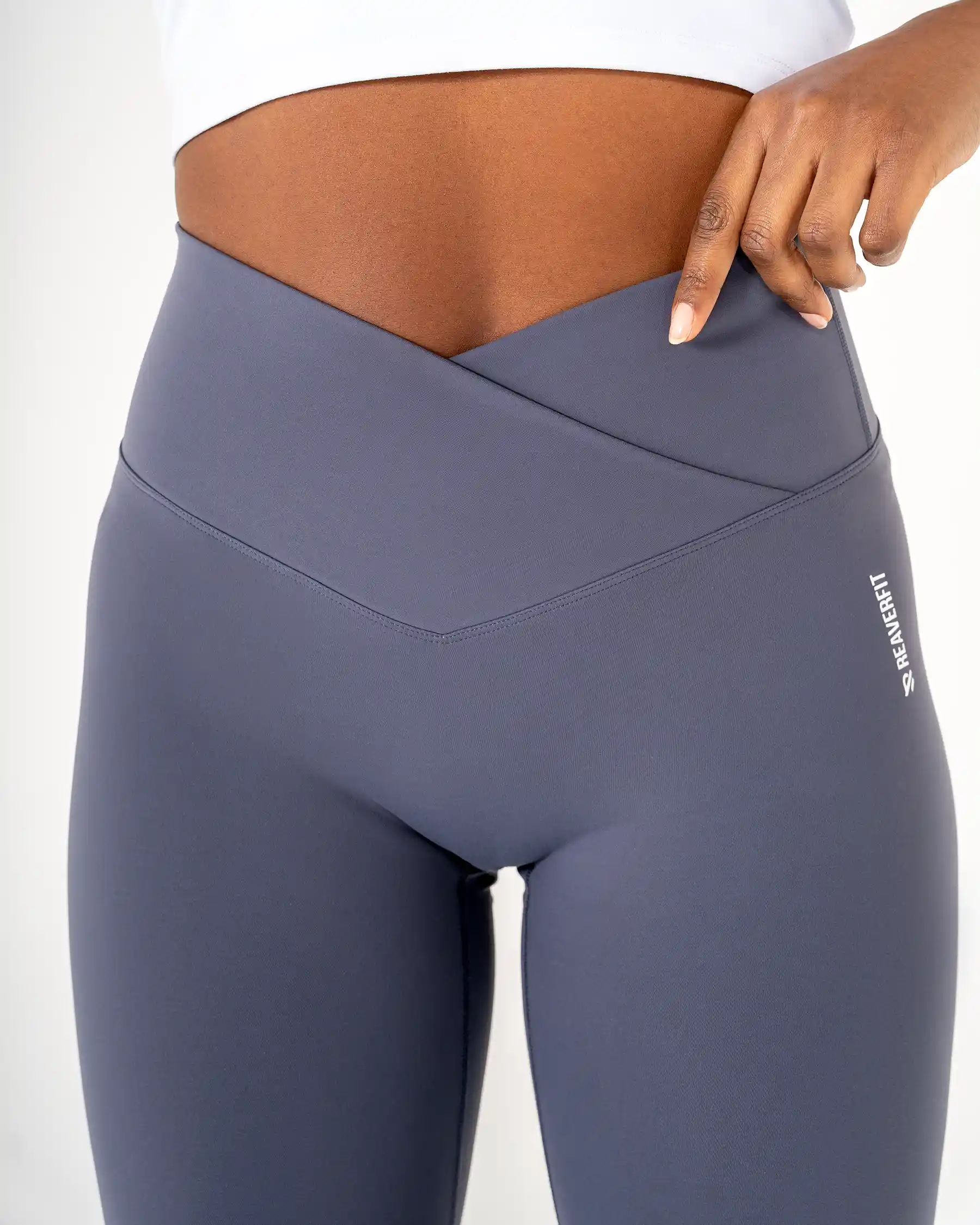 Détail du legging CALY bleu Reaverfit avec ceinture gainante pour un bon maintien