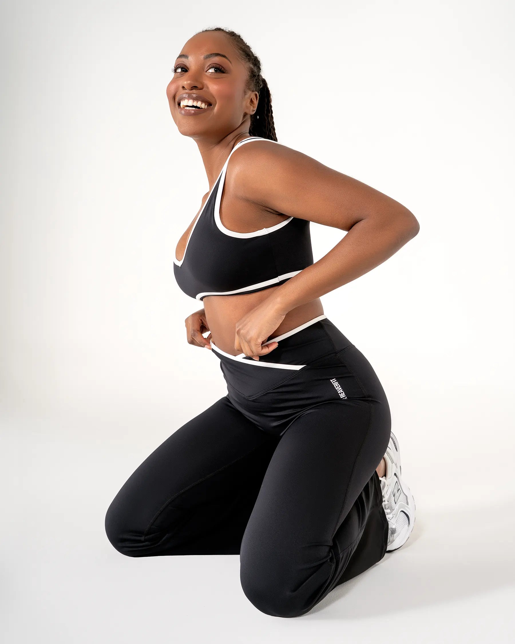 Brassière NOVA noire Reaverfit pour femme idéale pour le fitness en position assise
