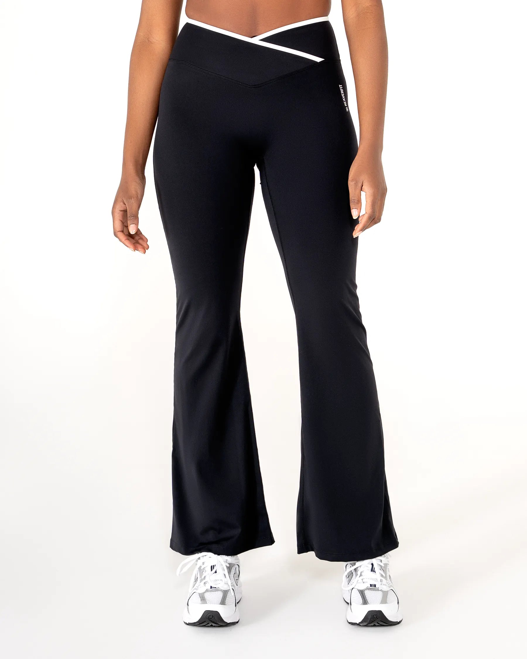 Legging évasé NOVA noir Reaverfit pour femme adapté au fitness