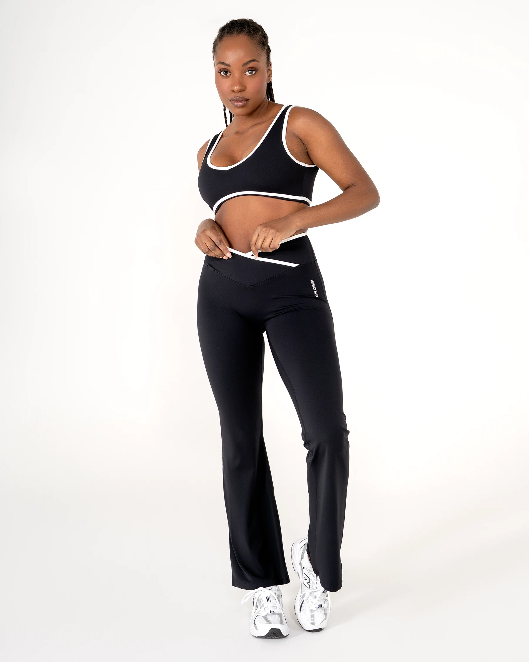 Legging évasé NOVA noir Reaverfit pour femme idéal pour le Pilates