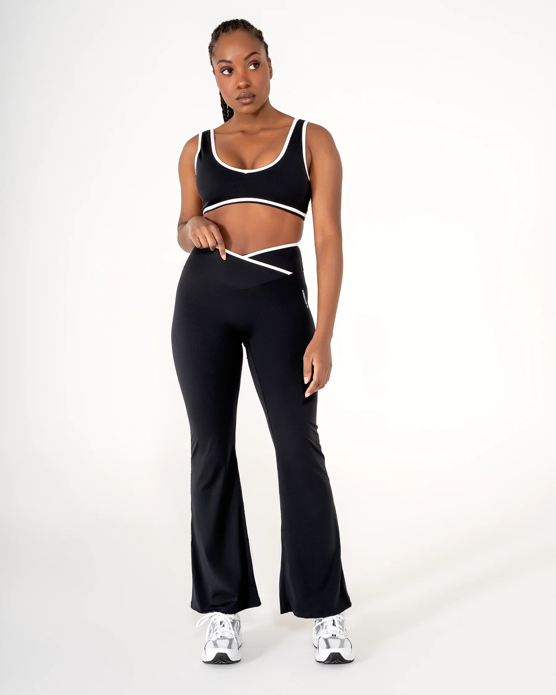 Legging évasé NOVA noir Reaverfit pour femme confortable pour le yoga