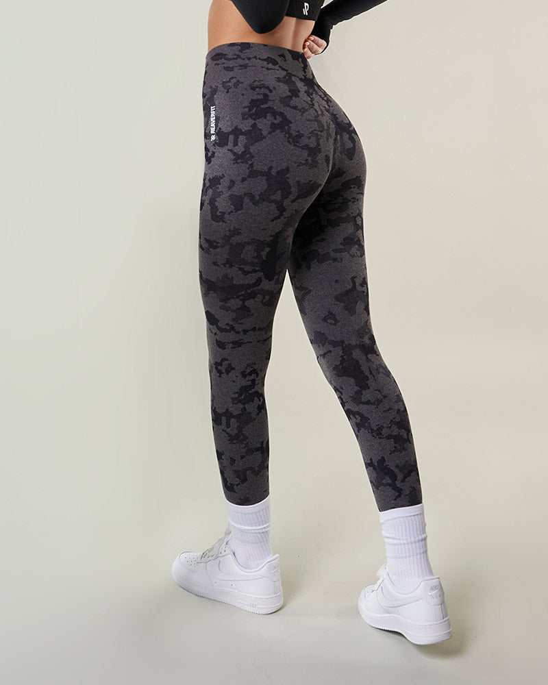 bas de sport femme noir camo matière extensible et compressive pour une liberté de mouvement booster votre confiance lors de vos activités sportives