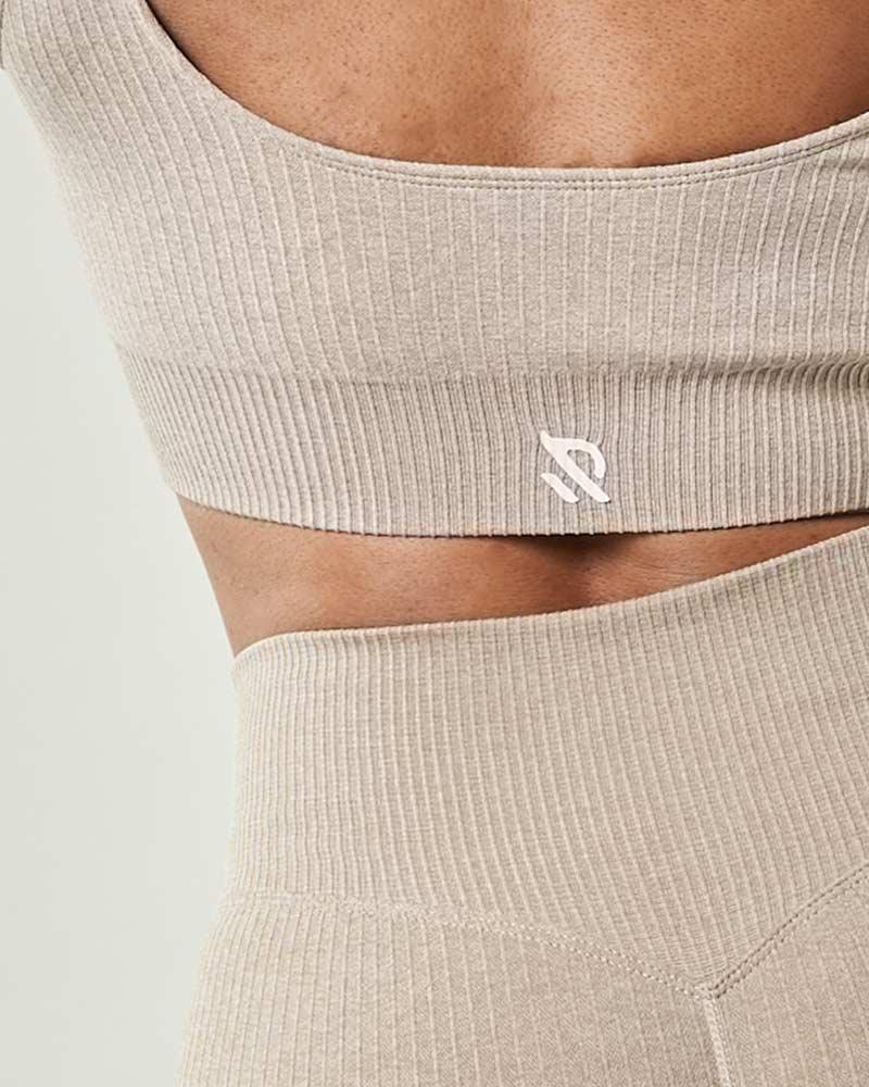 Brassière sportive activewear athleisure coussinets amovibles, offrant un confort sur-mesure et une liberté de mouvement optimale reaverfit