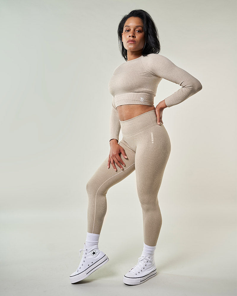 Ensemble sport femmes 3 pièces beige alliant style et confort, meilleur tenue athleisure 2023