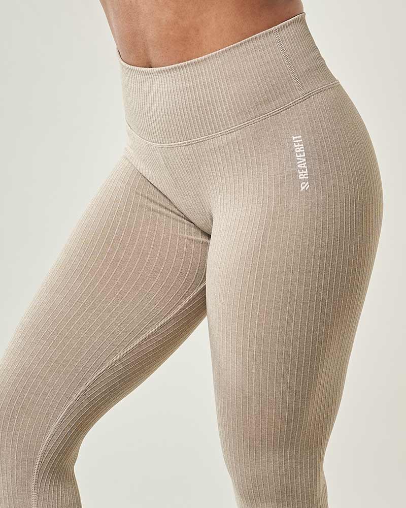 Sublimez votre silhouette avec l'ensemble sport Cocoon 3 pièces - Conçu pour offrir un confort et une flexibilité exceptionnels lors de vos activités sportives
