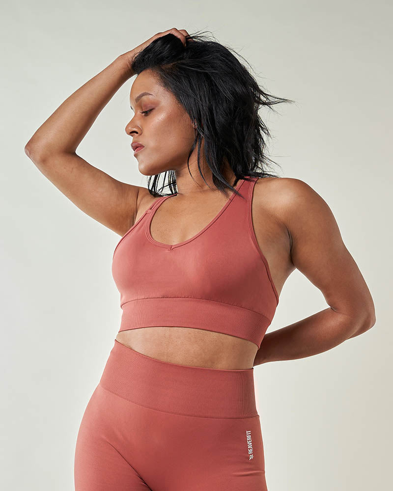 Brassière de sport femme couleur rouge Ambre - une pièce phare pour votre look activewear avec legging taille haute rouge