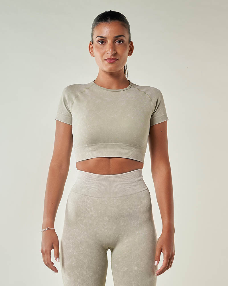 Haut de sport femme vert manches courtes extensible anti transpiration pour une liberté de mouvement optimale