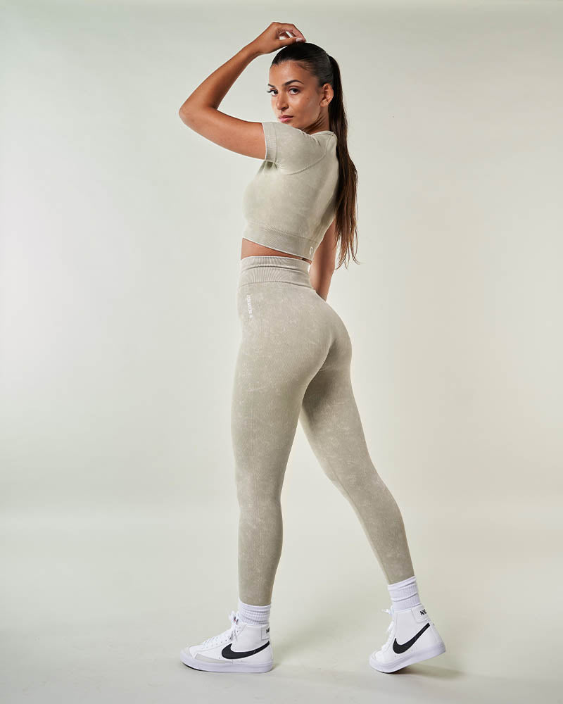 Crop Top sport athleisure Luna vert reaverfit moulant anti-traces de transpiration pour vos séances d'entraînement