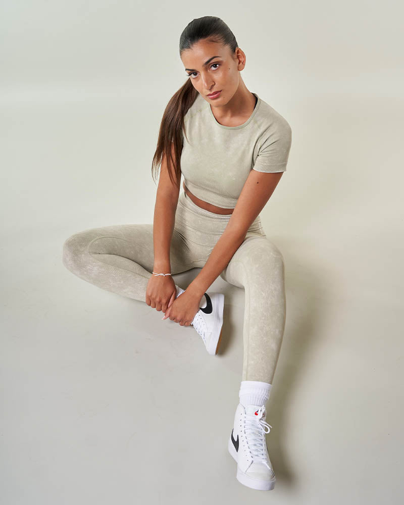 Top de sport près du corps tendance 2023 vert femme pour sublimer votre silhouette lors de vos entraînements