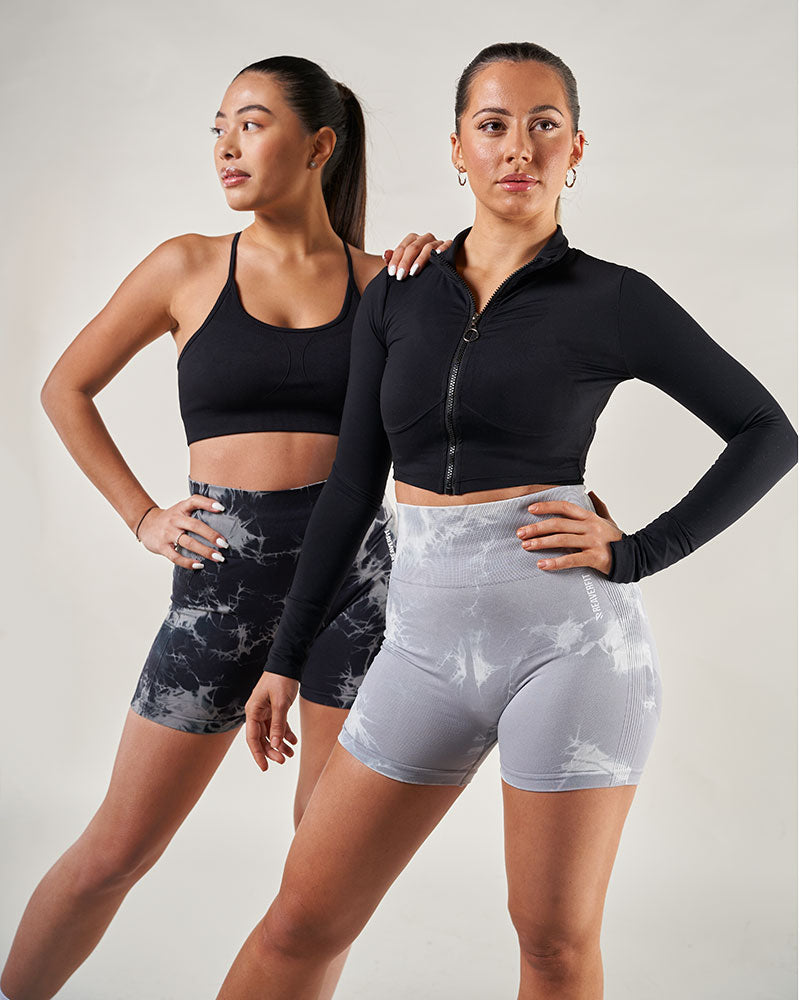 short de sport femmes gris et noir couture entre les fesses squat proof et opaque push-up taille haute élastique gainant ensemble activewear de reaverfit tendance 2023