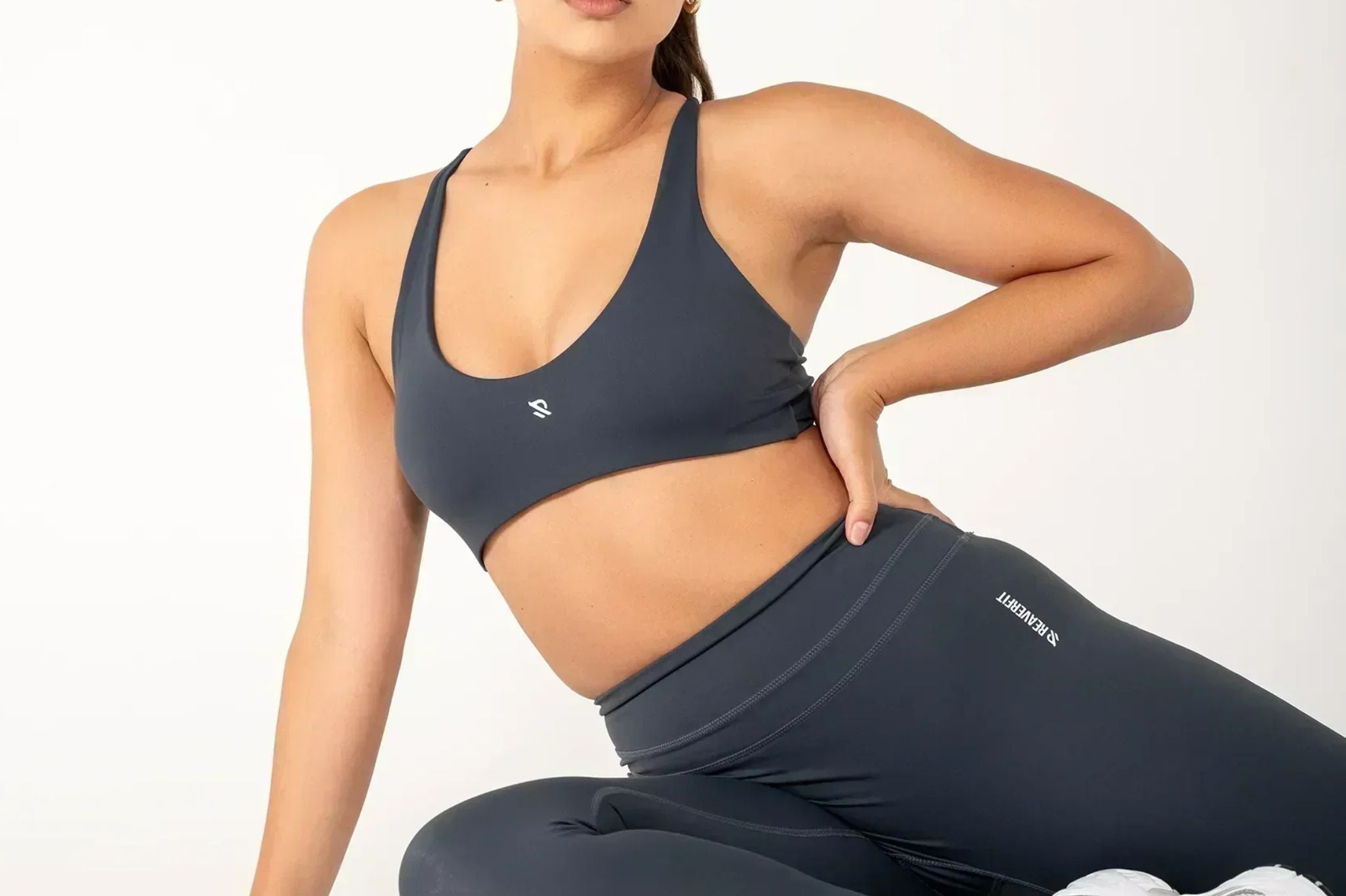 Femme en Tenue de pilates Reaverfit