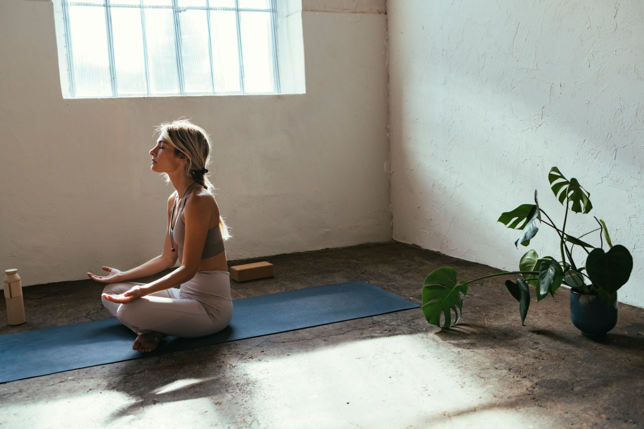femme yoga récupération active