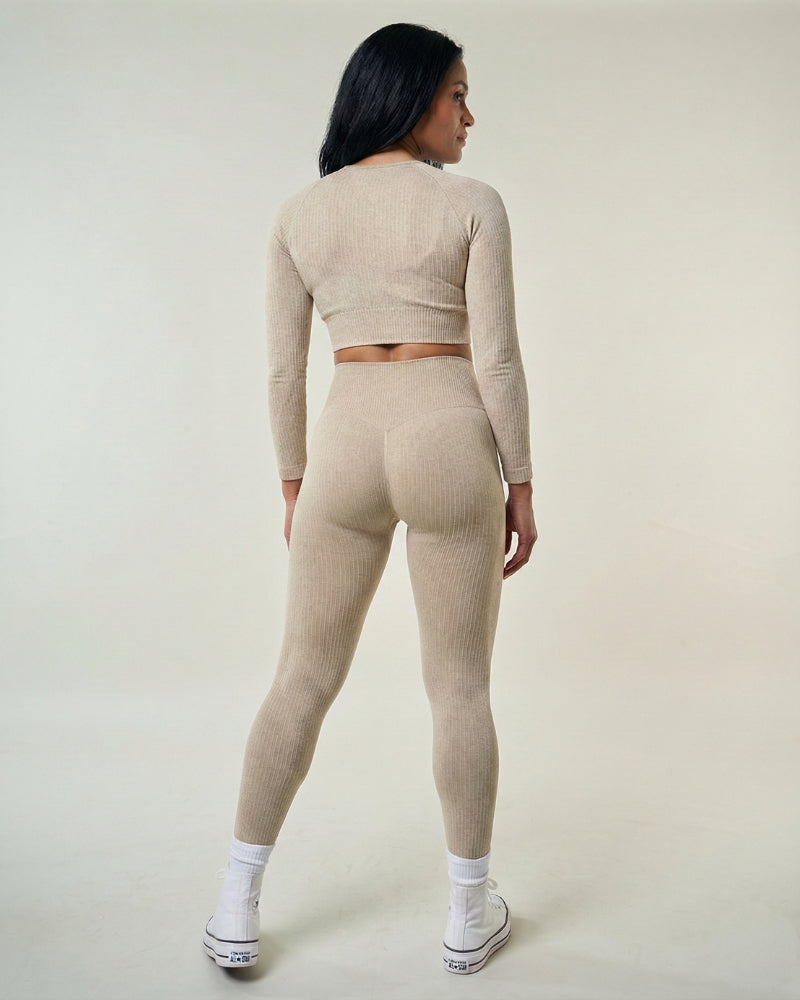 Haut de sport manches longues femme Beige sexy une sensation de confort tout en offrant un soutien adapté lors de vos séances de sport