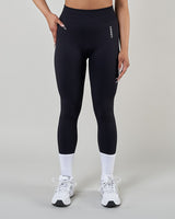 Legging sportif femme moulant fashion taille haute June noir tendance athleisure pour la musculation, fitness le crossfit et la course à pied