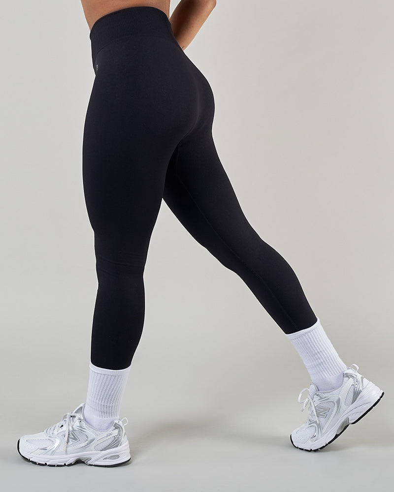 Le legging taille haute de sport June noir pour jeune femme tendance 2023 reaverfit un concentré de performance, de résistance et de style