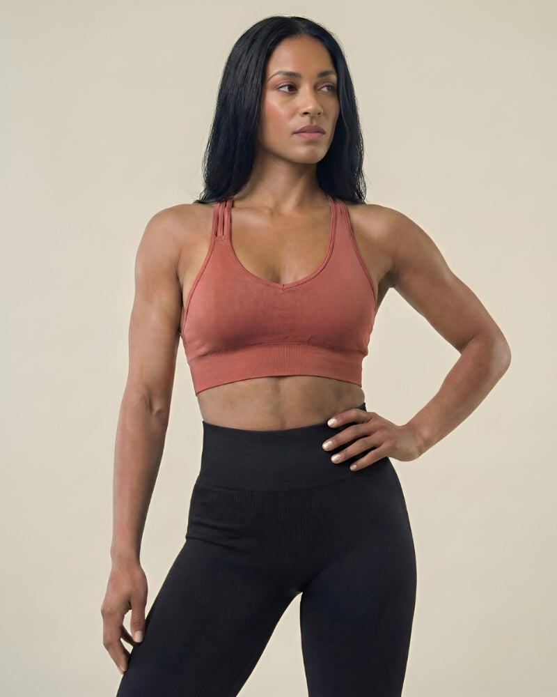 Brassière de sport reaverfit couleur rouge pour femme anti-traces de transpiration pour une séance de sport confortable et stylée