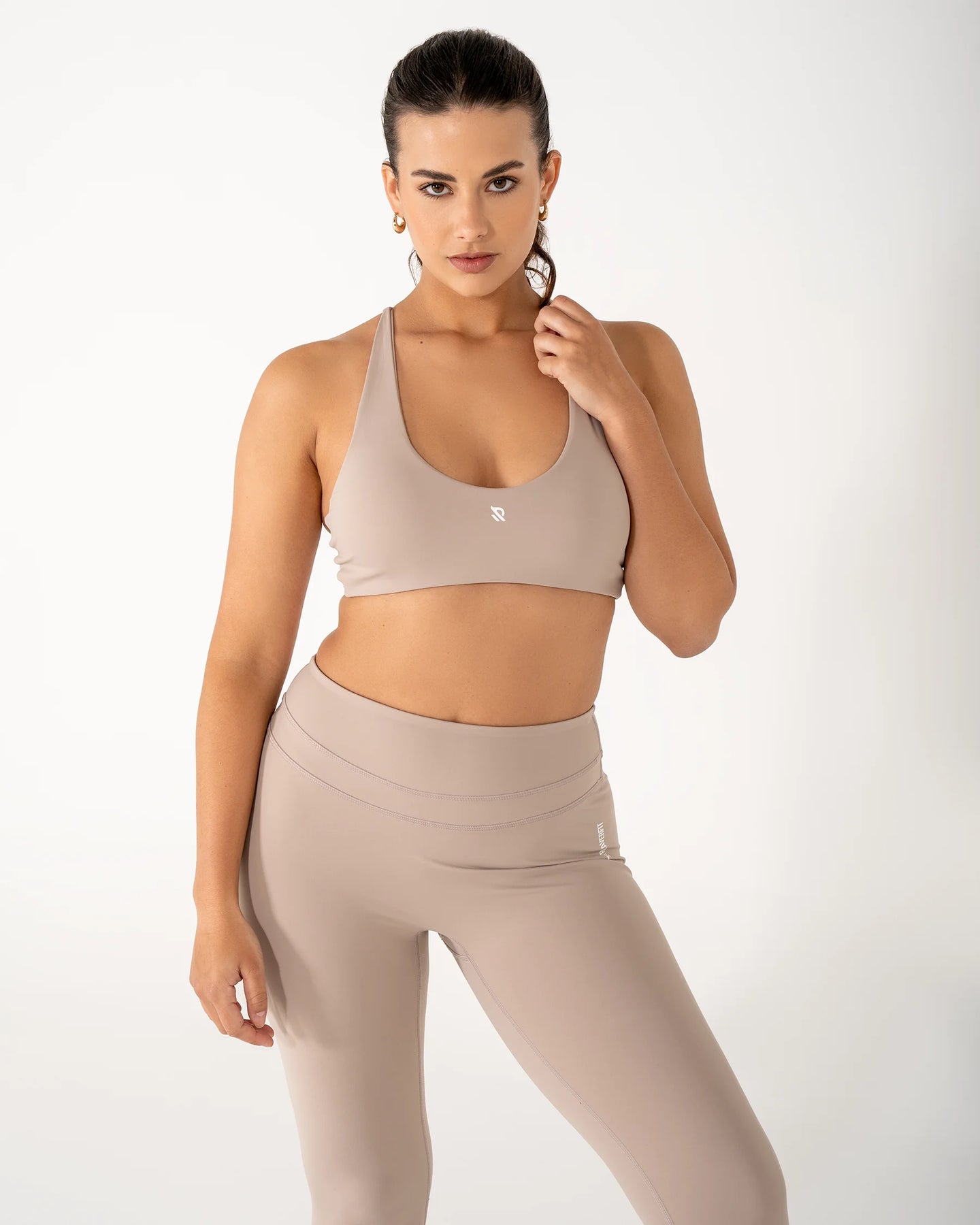 Brassière AMY camel Reaverfit pour femme idéale pour le Pilates