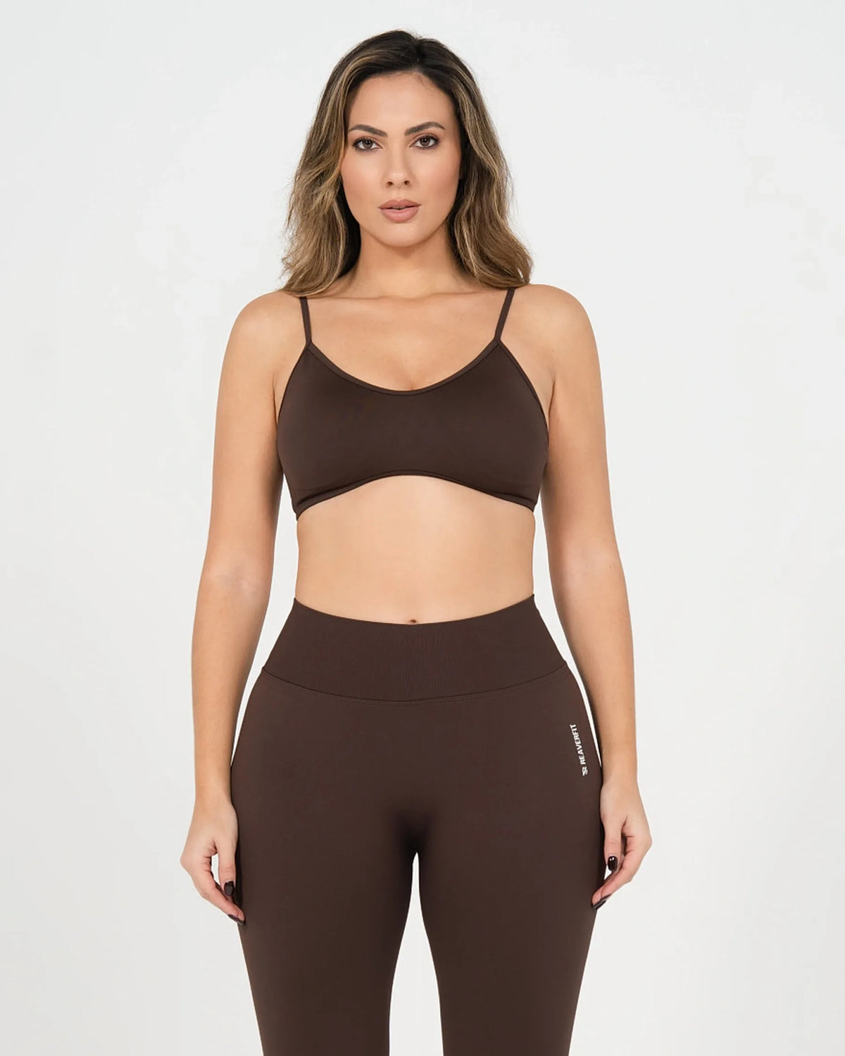 Brassière de sport ICÔNE marron Reaverfit pour femme, vue de face.