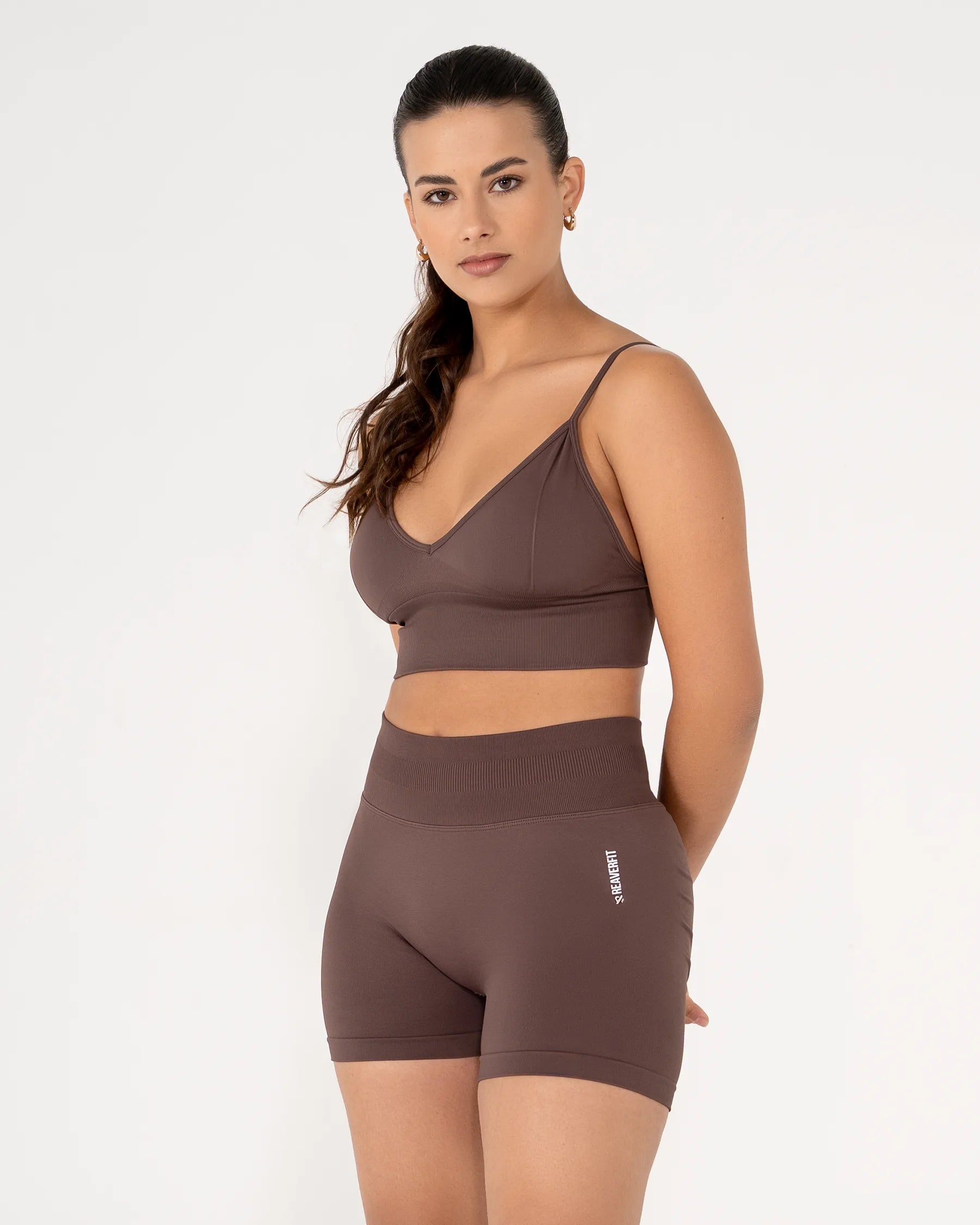 Brassière CORE marron Reaverfit pour femme avec coupe en V pour le fitness