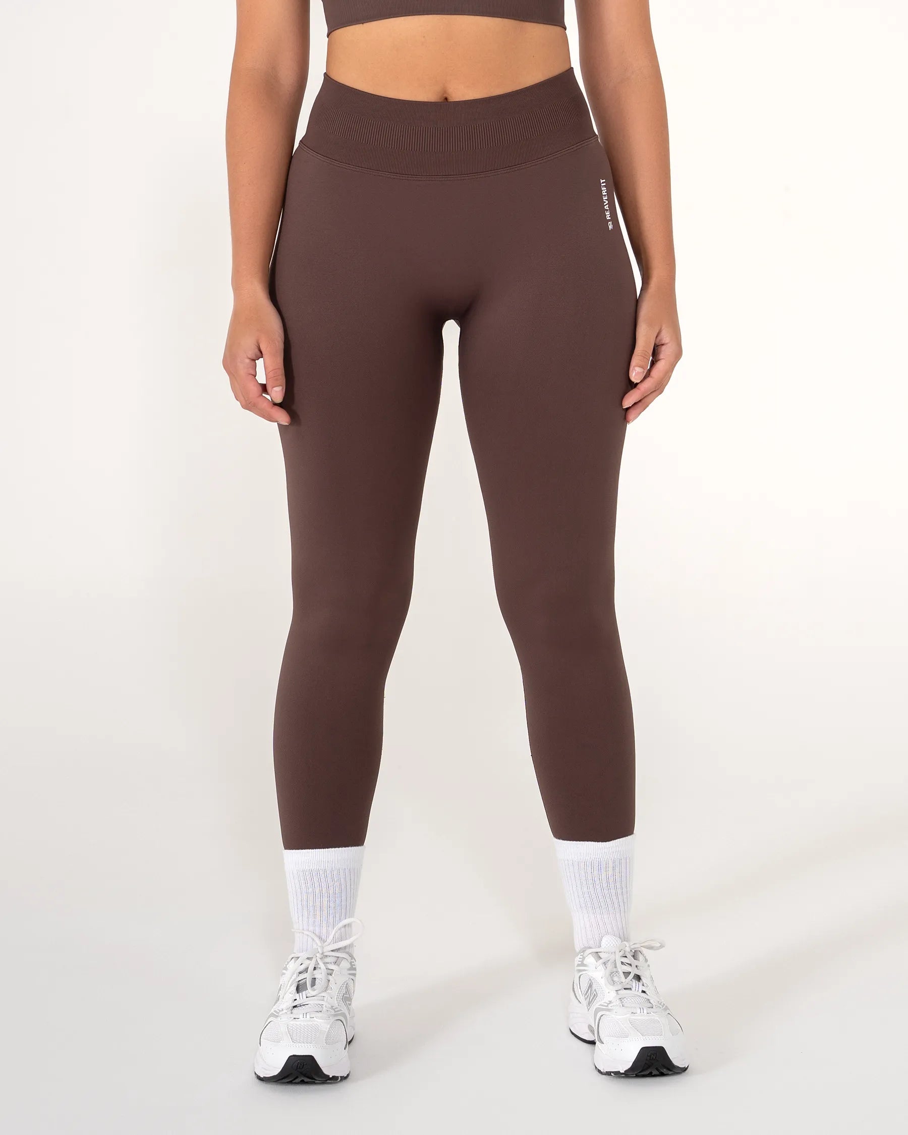 Legging CORE marron Reaverfit pour femme avec scrunch push-up confortable pour le yoga