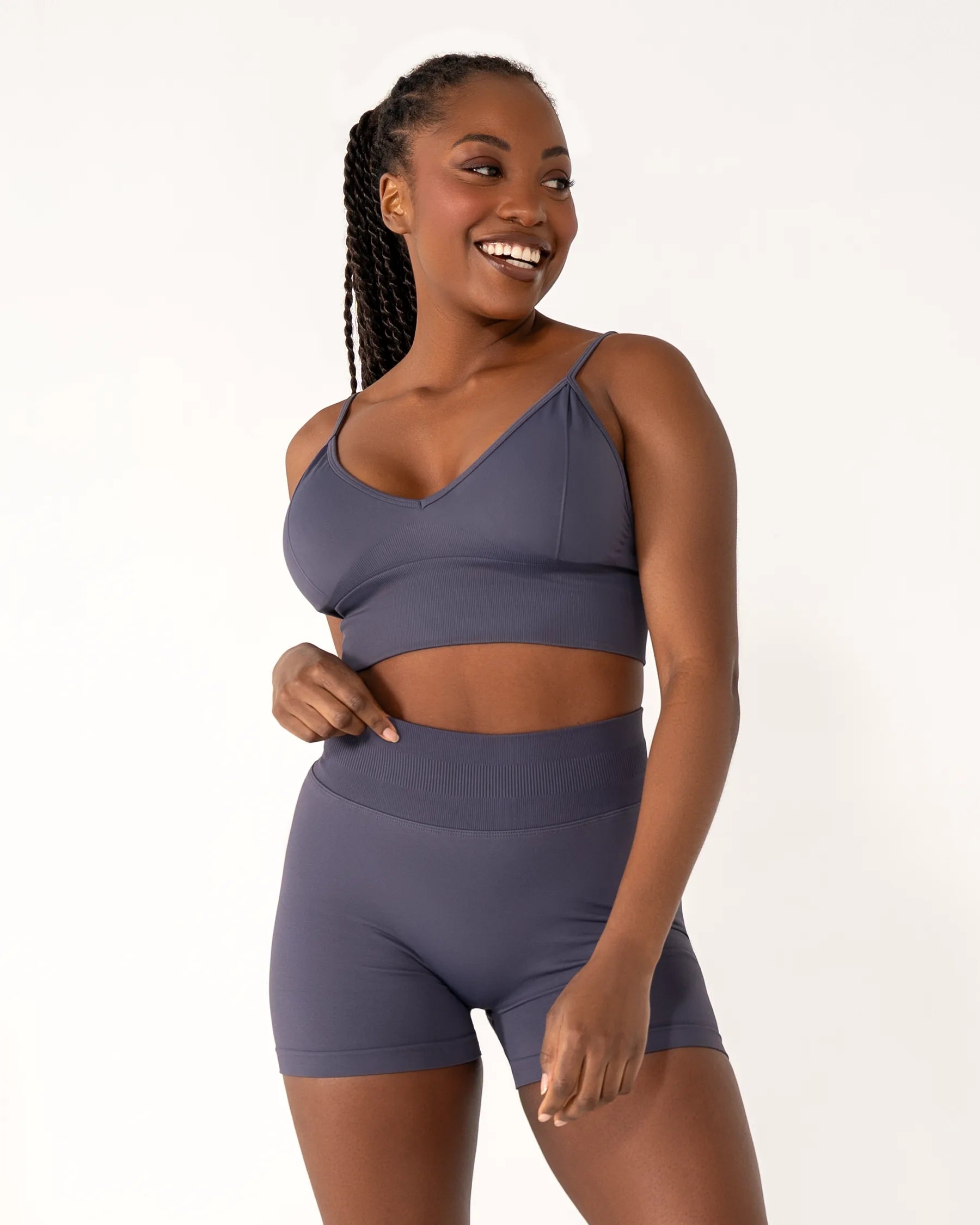 Brassière CORE navy Reaverfit pour femme avec décolleté en V adaptée au fitness