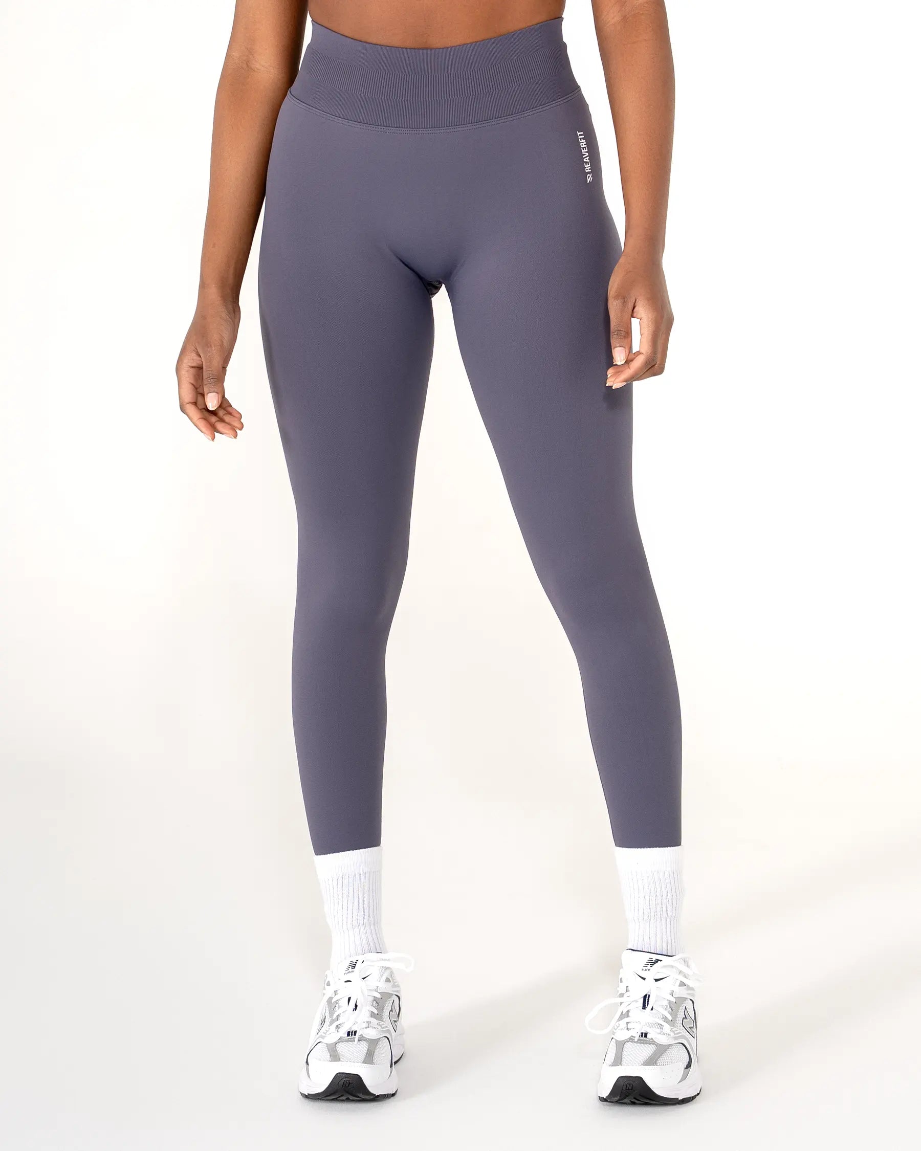 Legging CORE bleu navy Reaverfit pour femme avec scrunch push-up adapté au fitness