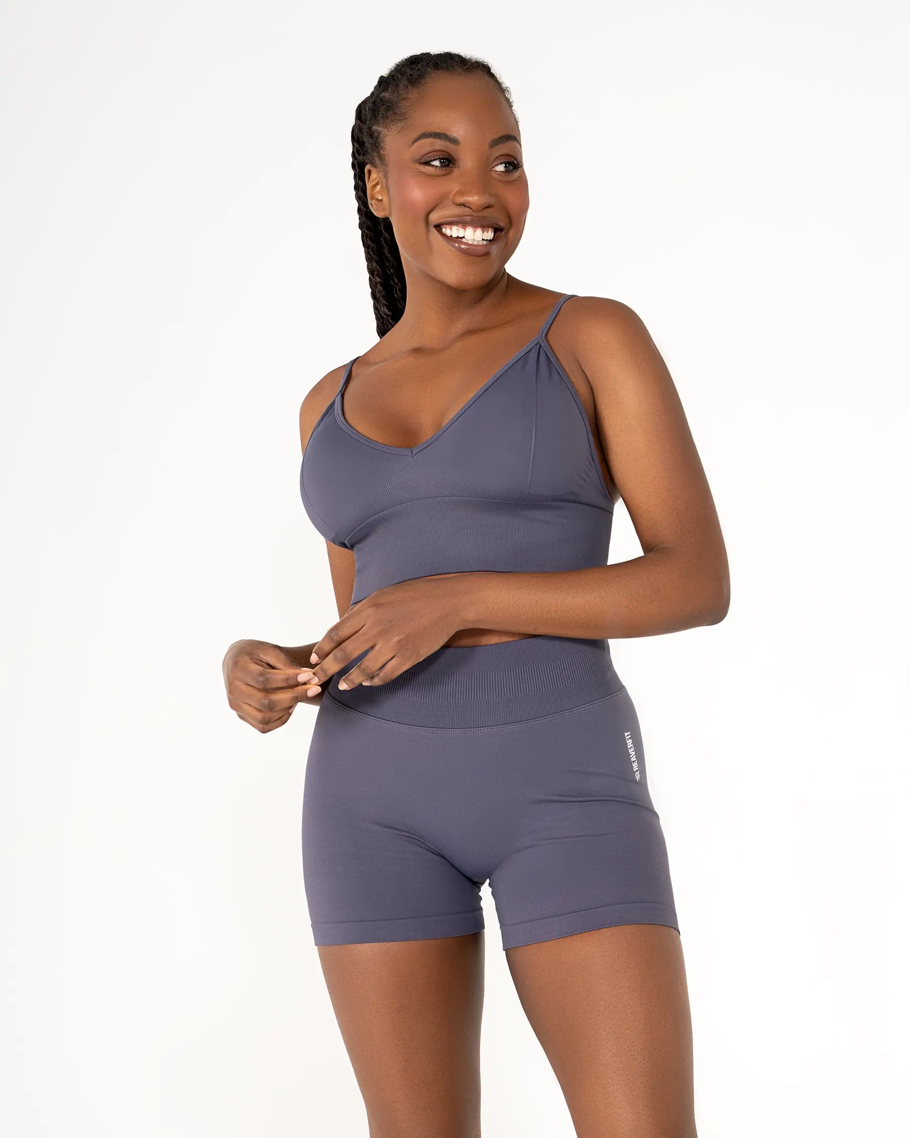 Short CORE bleu navy Reaverfit pour femme avec effet push-up et couture scrunch parfait pour le cardio