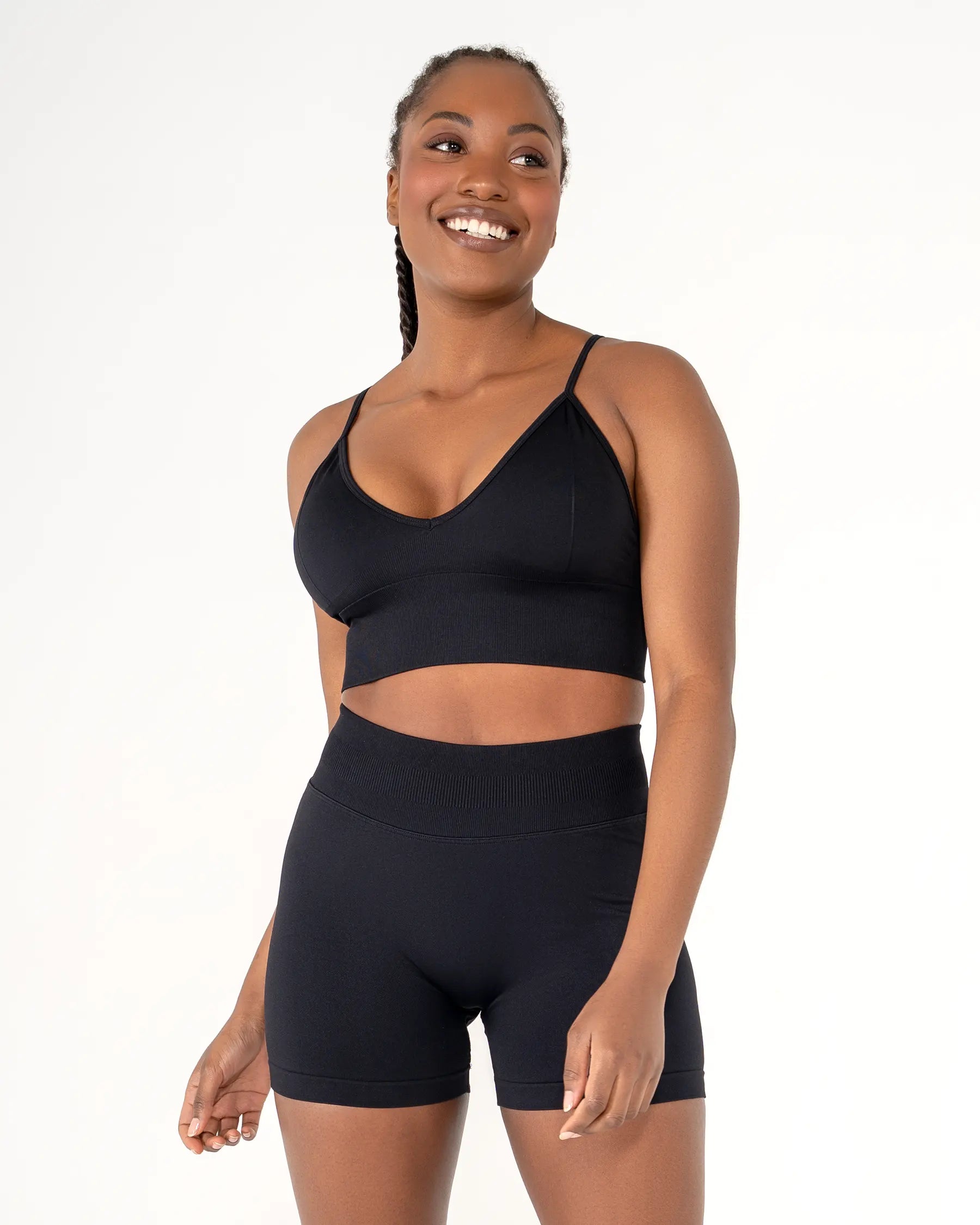 Brassière CORE noir Reaverfit pour femme avec décolleté en V adaptée au fitness