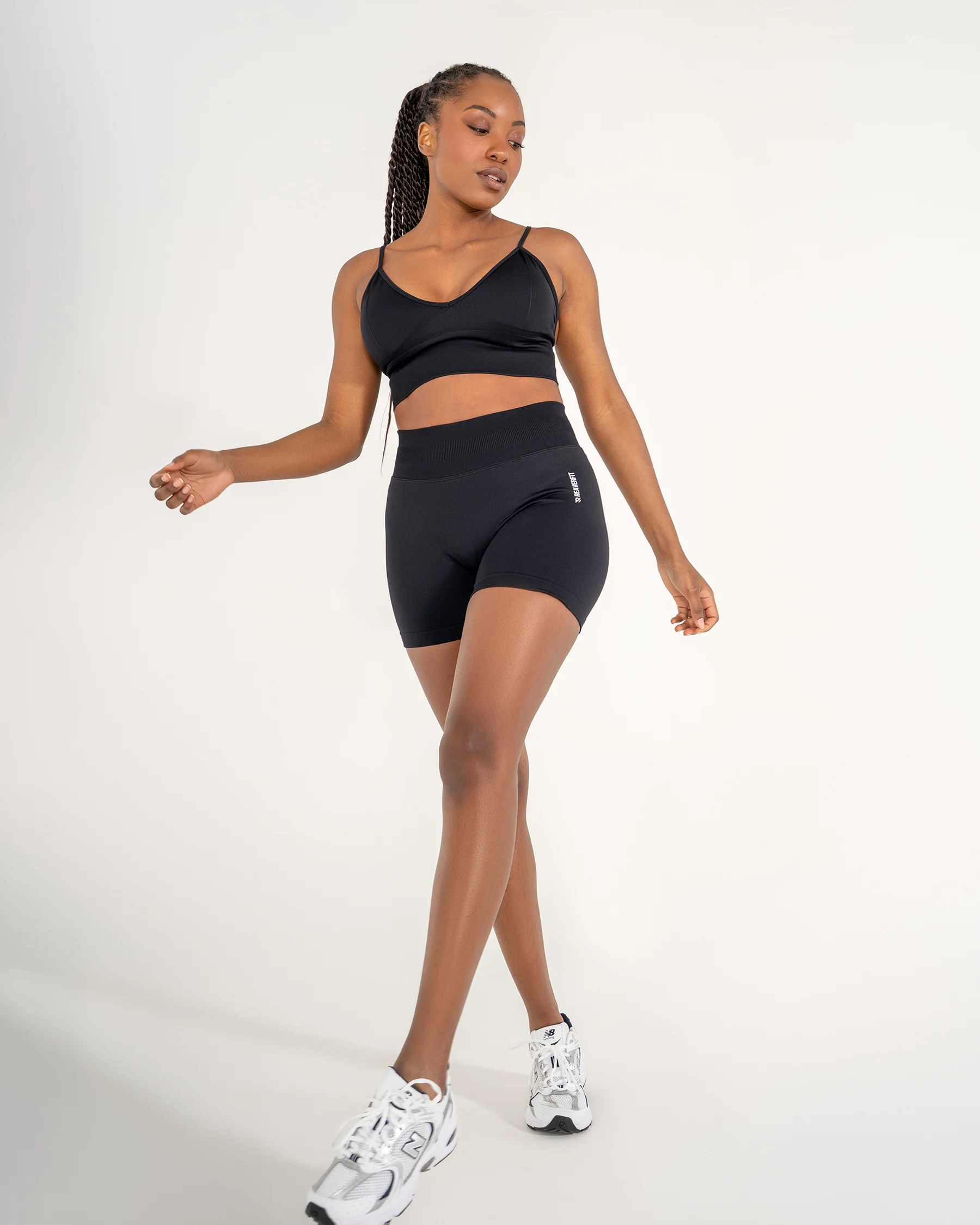 Short CORE noir Reaverfit pour femme avec effet push-up et couture scrunch idéal pour la musculation