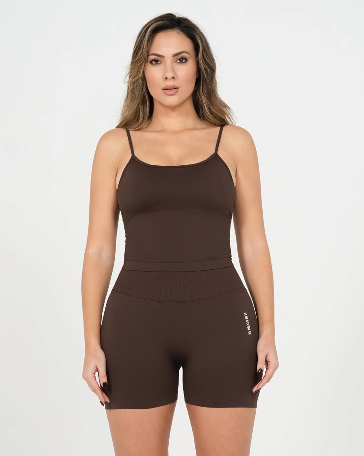 Débardeur à brassière intégrée ICÔNE marron Reaverfit pour femme, vue de face.