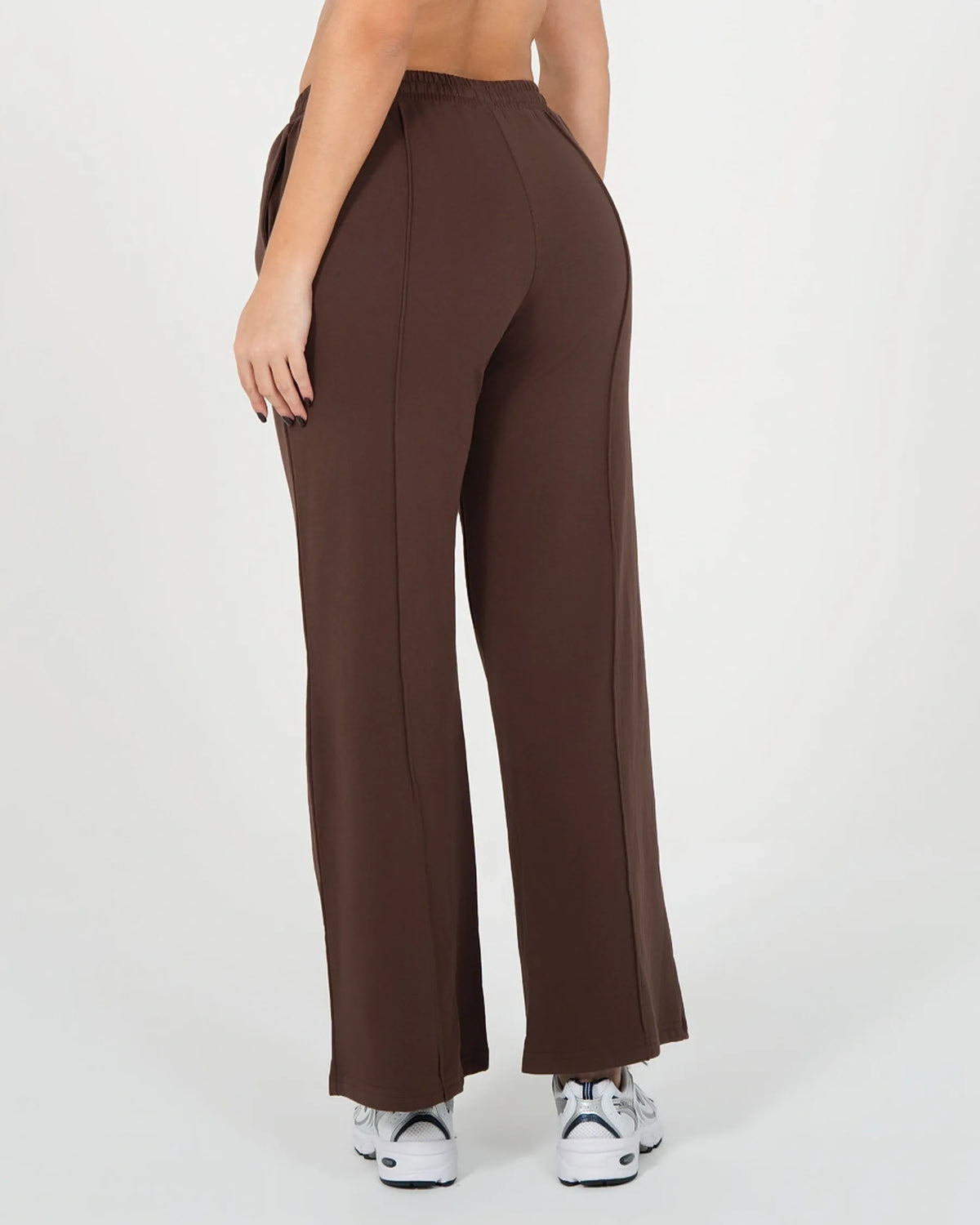 Jogging ICÔNE marron Reaverfit pour femme, vue de dos.
