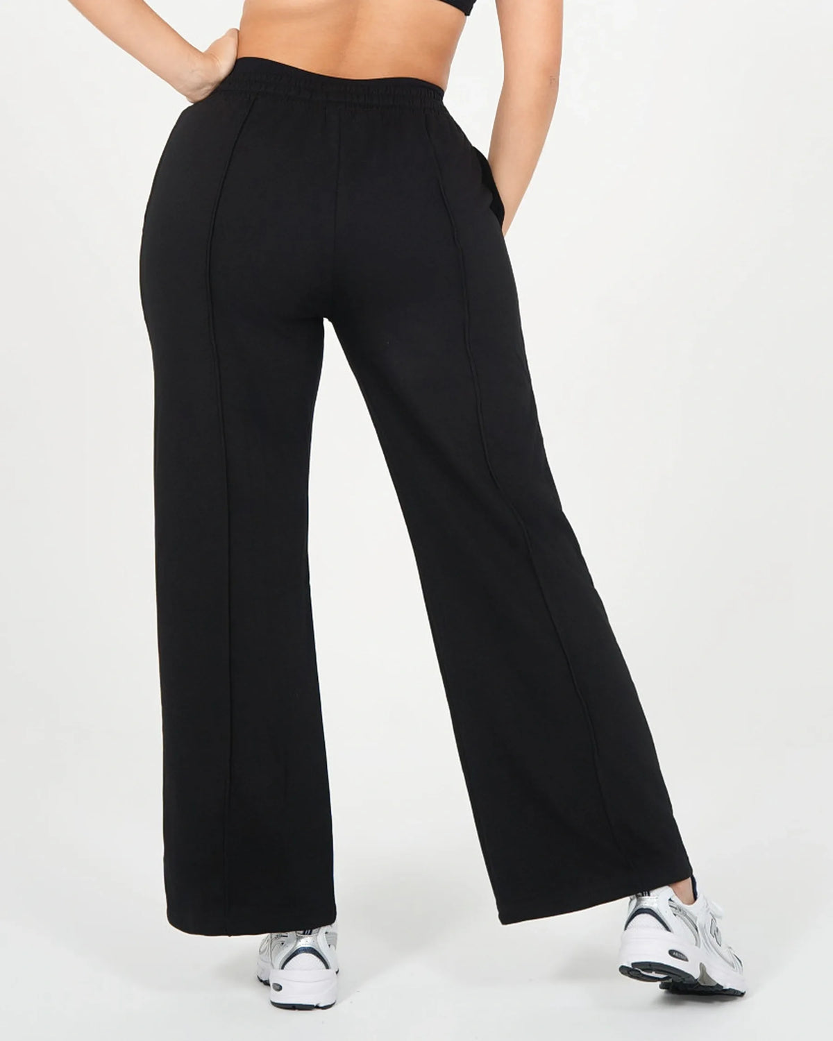 Jogging ICÔNE noir Reaverfit pour femme, vue de dos.