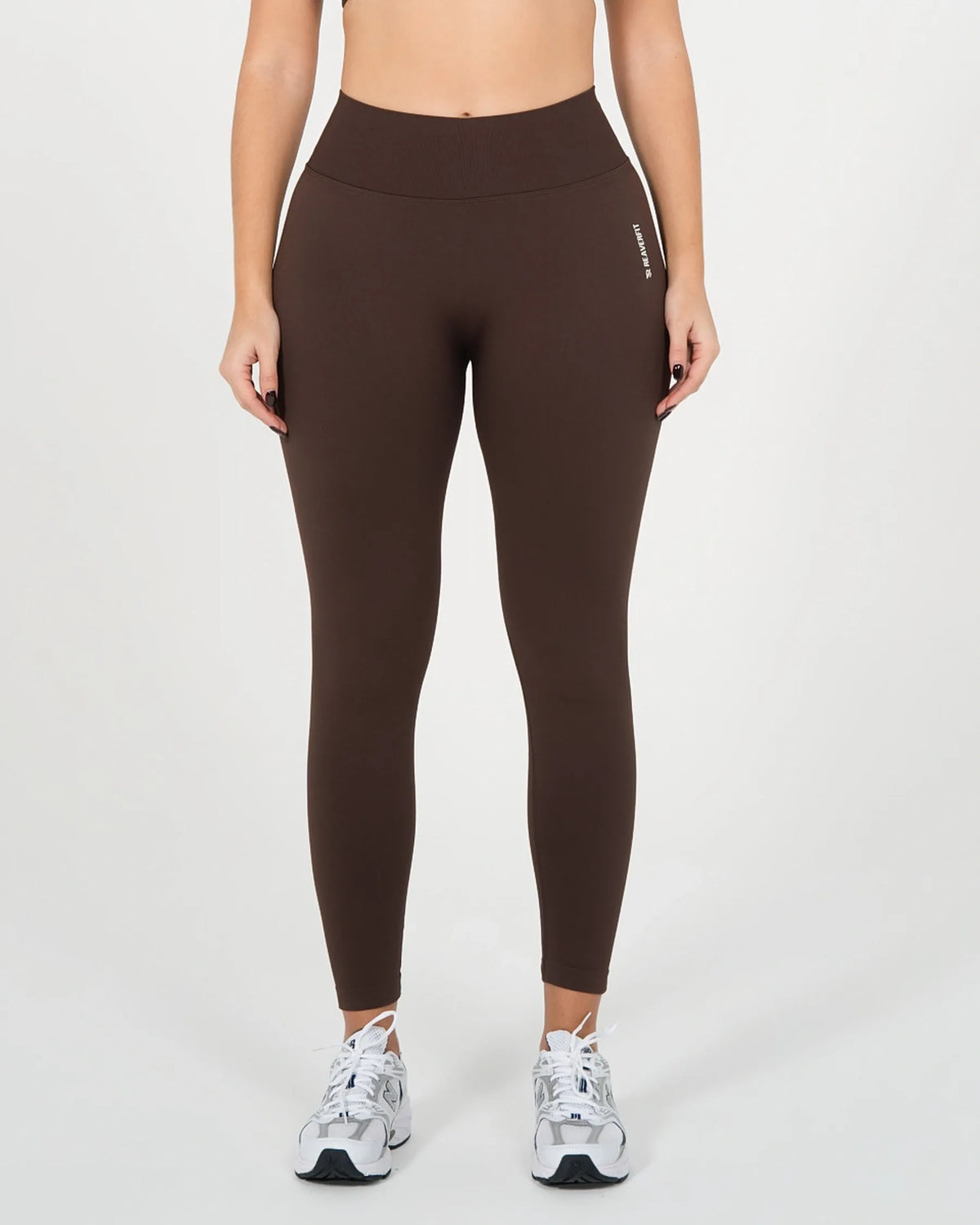 Legging ICÔNE marron Reaverfit pour femme, vue de face.