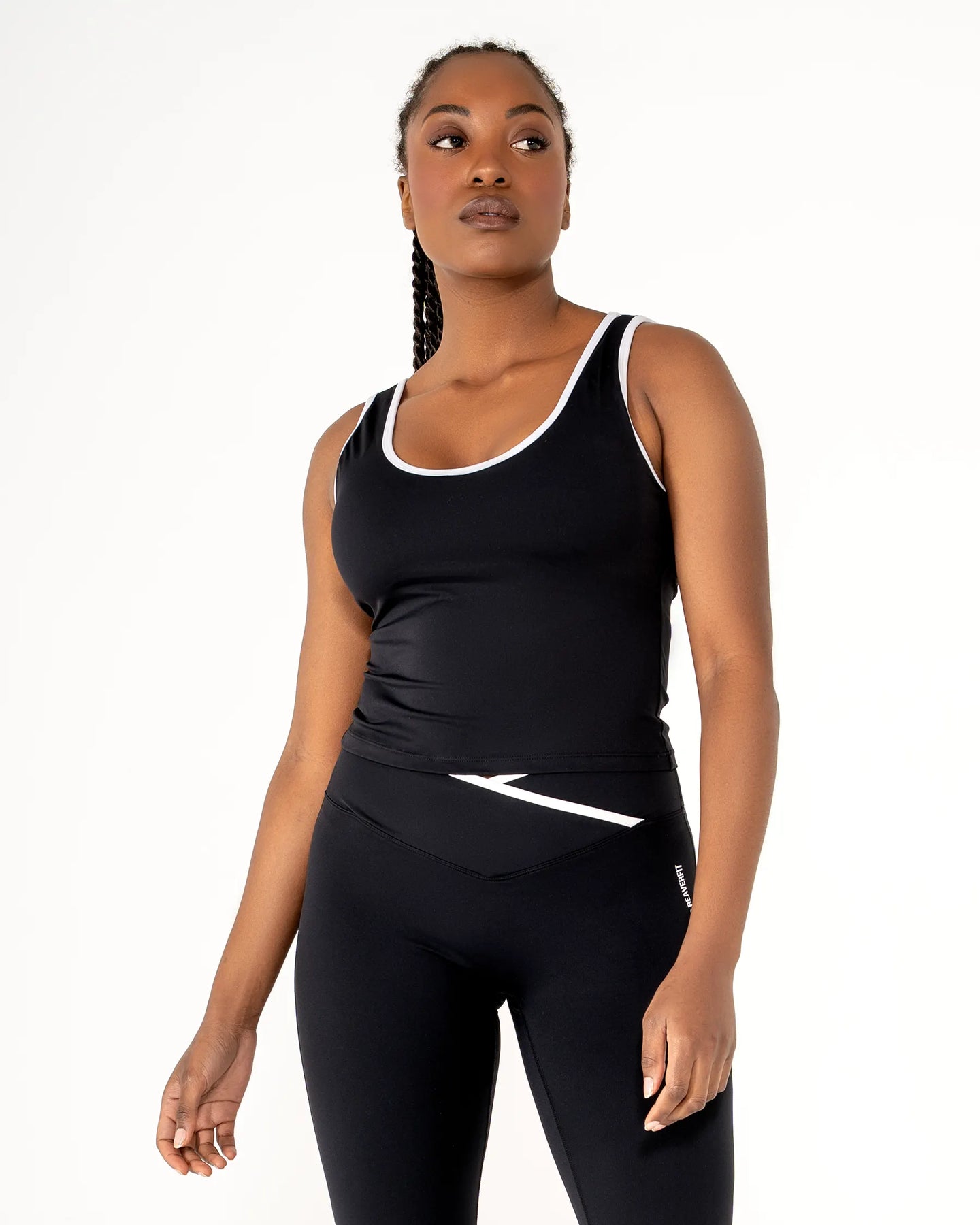 Débardeur NOVA noir Reaverfit pour femme avec brassière intégrée confortable pour le yoga
