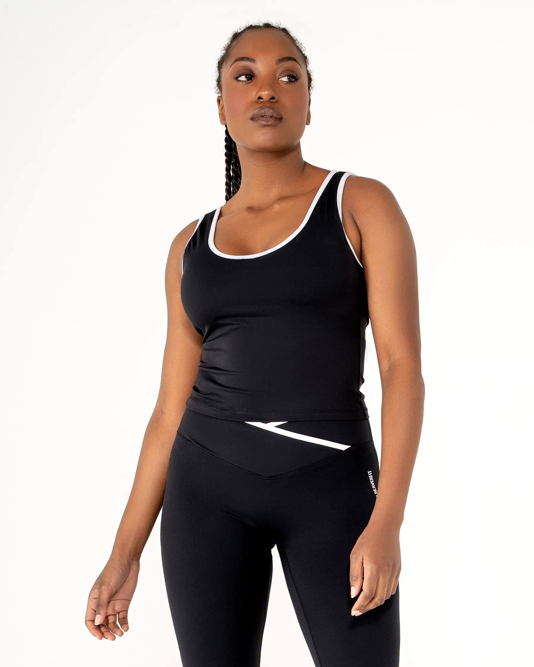 Débardeur NOVA noir Reaverfit pour femme avec brassière intégrée confortable pour le yoga