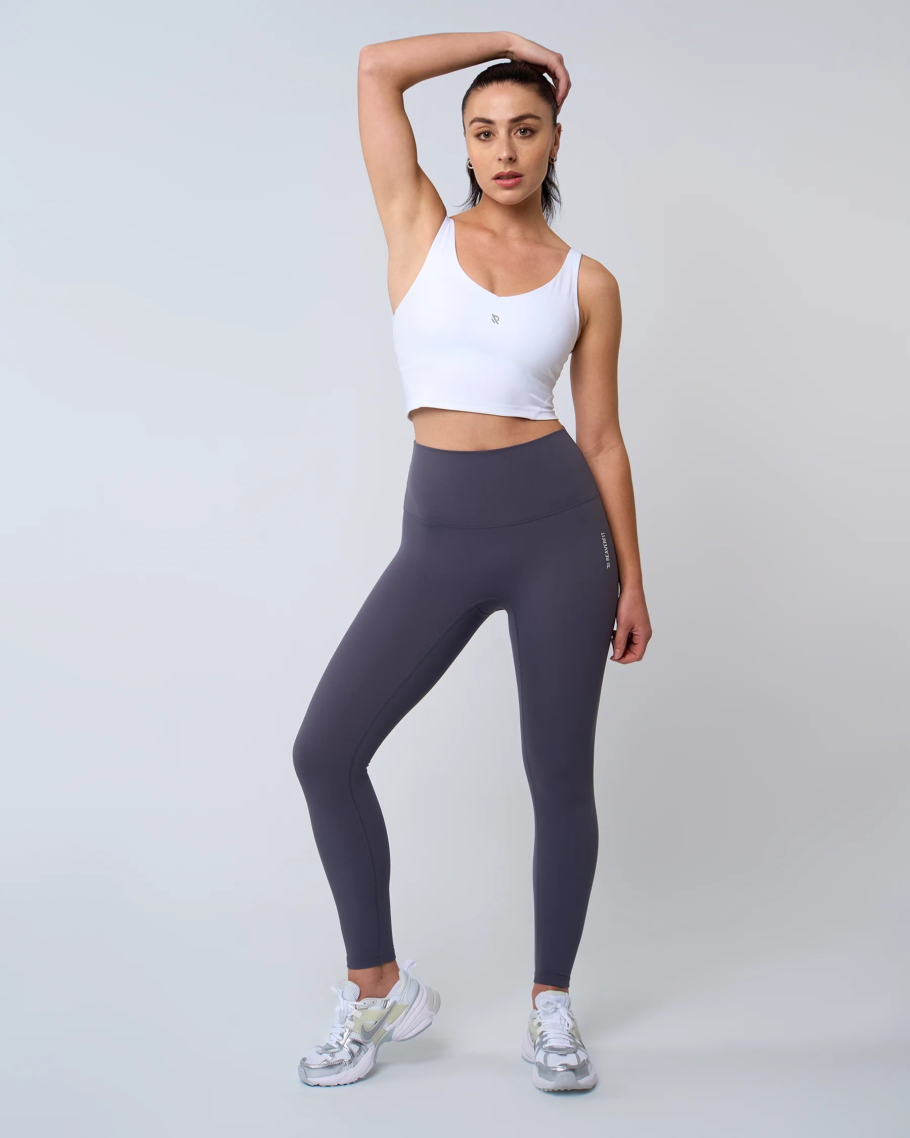 Legging de sport gris LUXE pour femme, taille haute, extensible et confortable, parfait pour les séances de fitness.