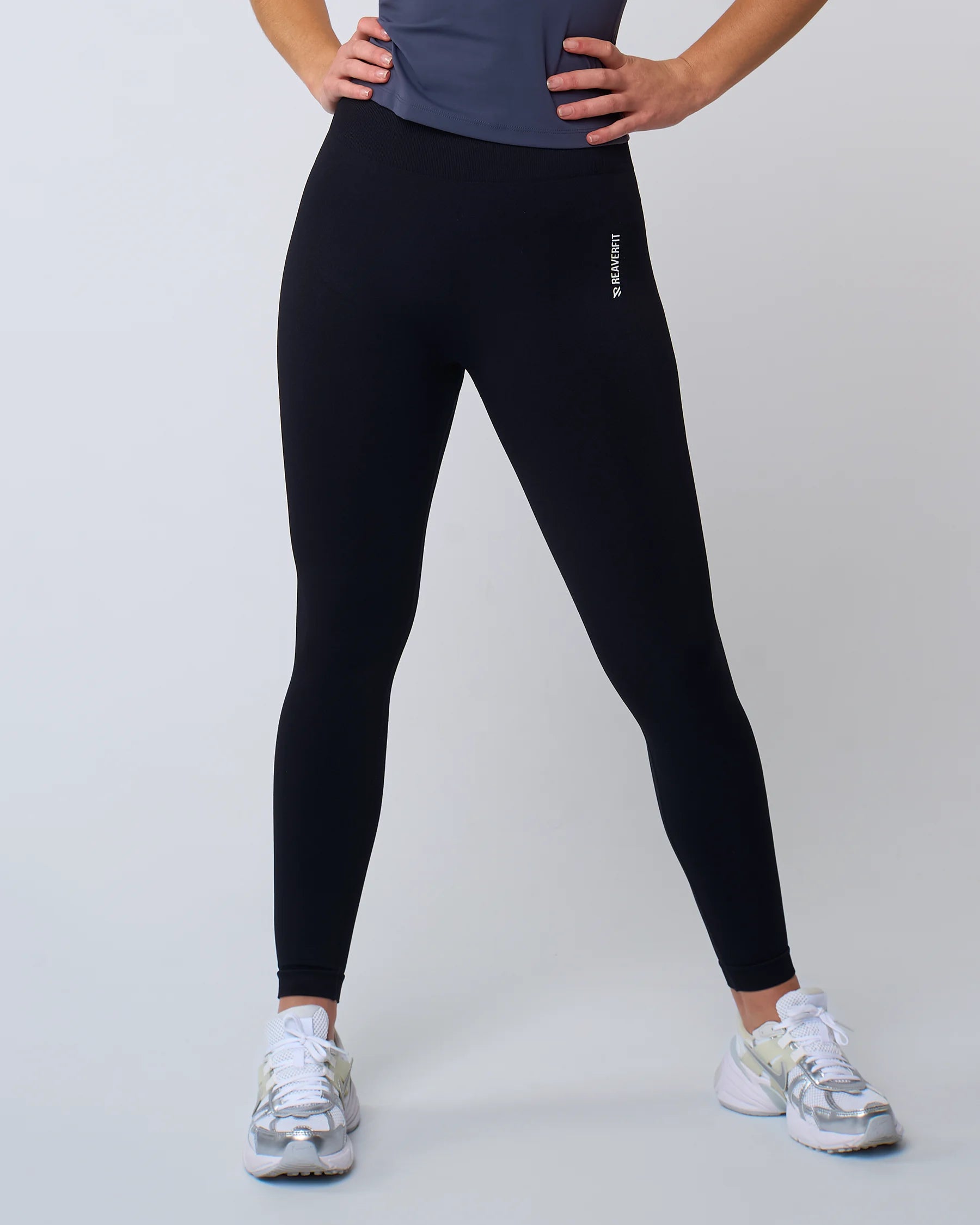 Gros plan du tissu durable et opaque du legging de sport SCULPT Noir, offrant confort et résistance pour les entraînements