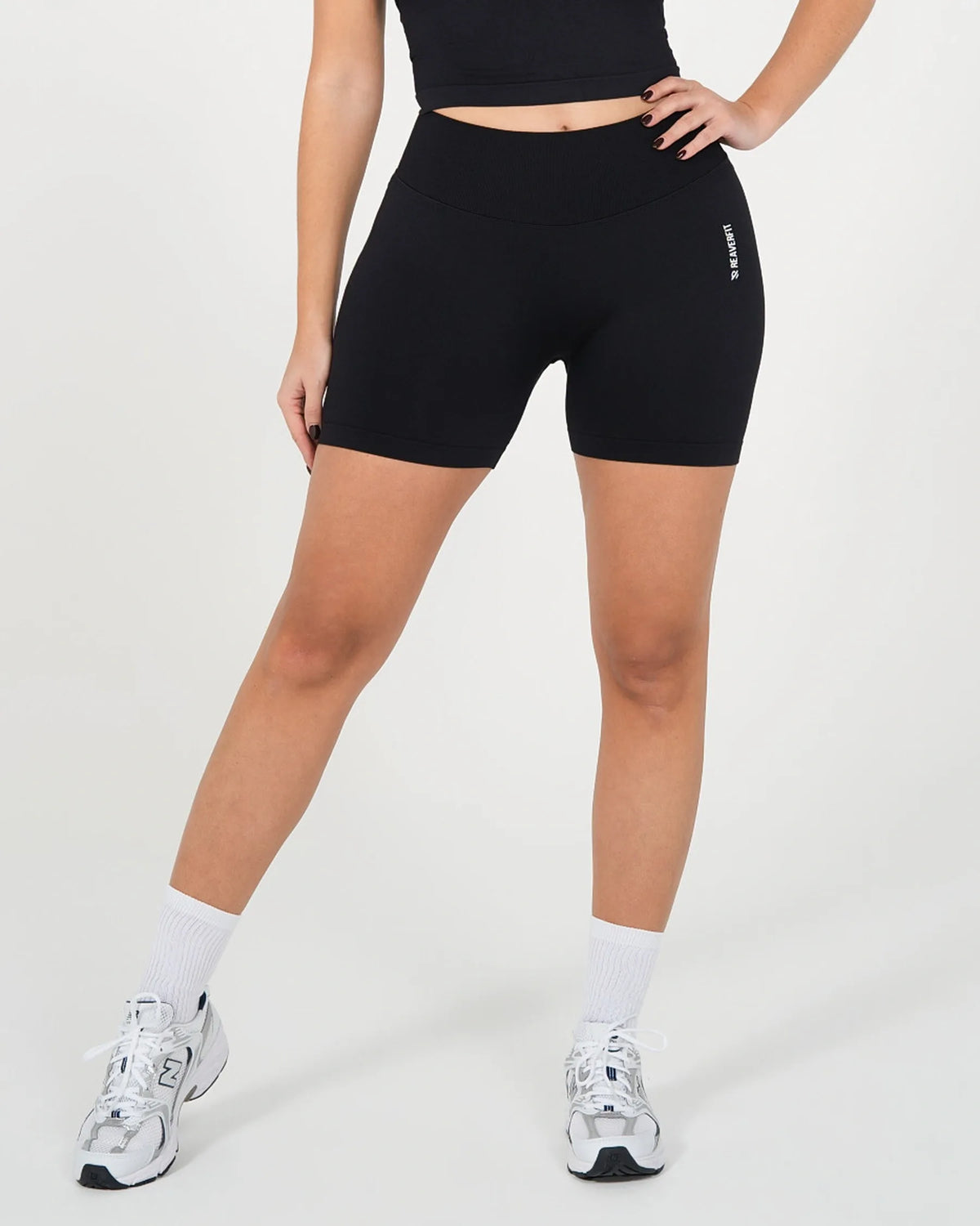 Short ICÔNE noir Reaverfit pour femme, vue de face.