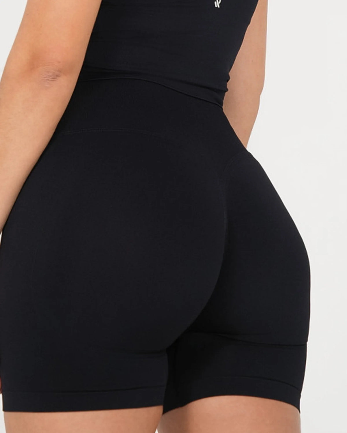 Short ICÔNE noir Reaverfit pour femme, détail taille et dos.