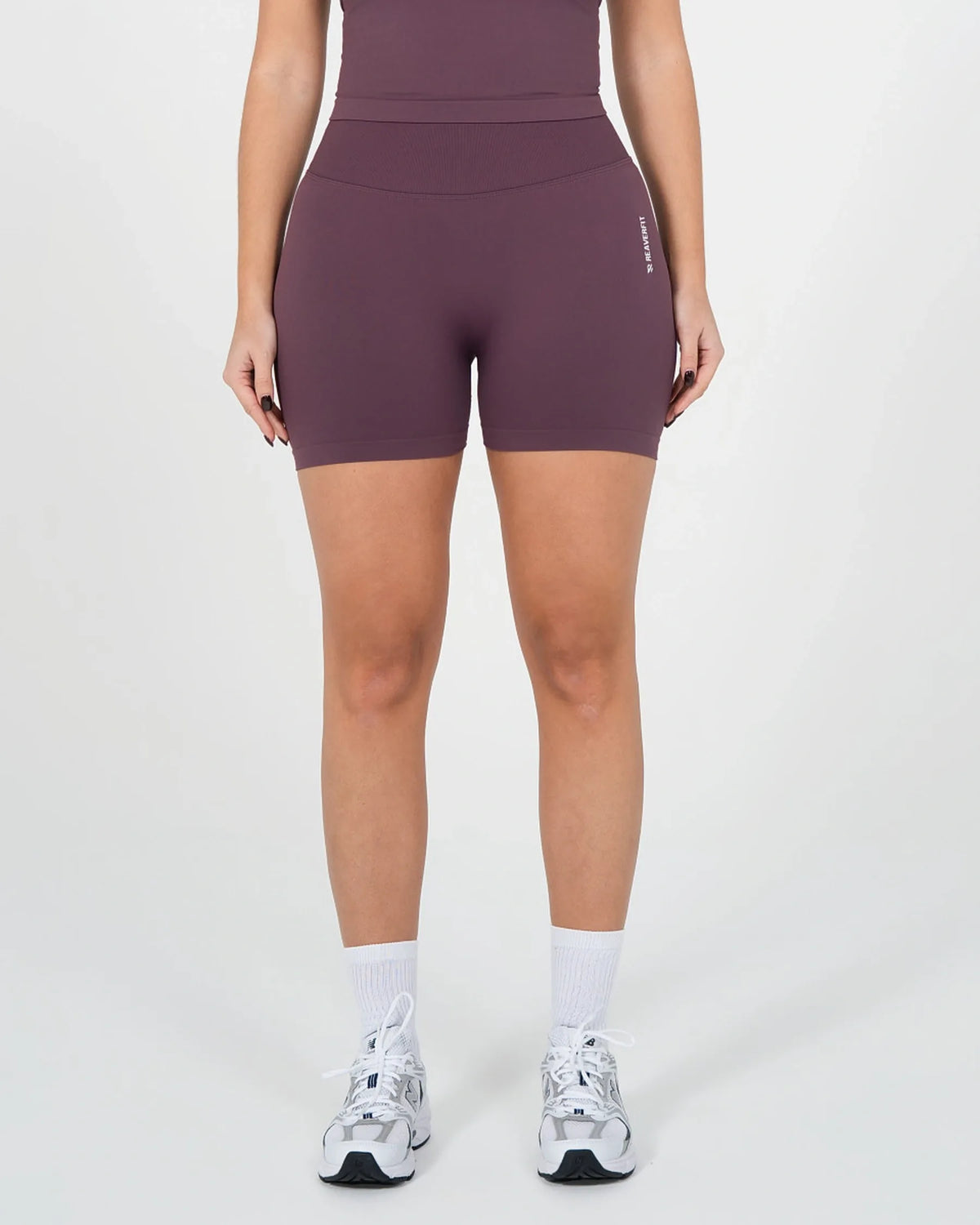 Short ICÔNE violet Reaverfit pour femme, vue de face.