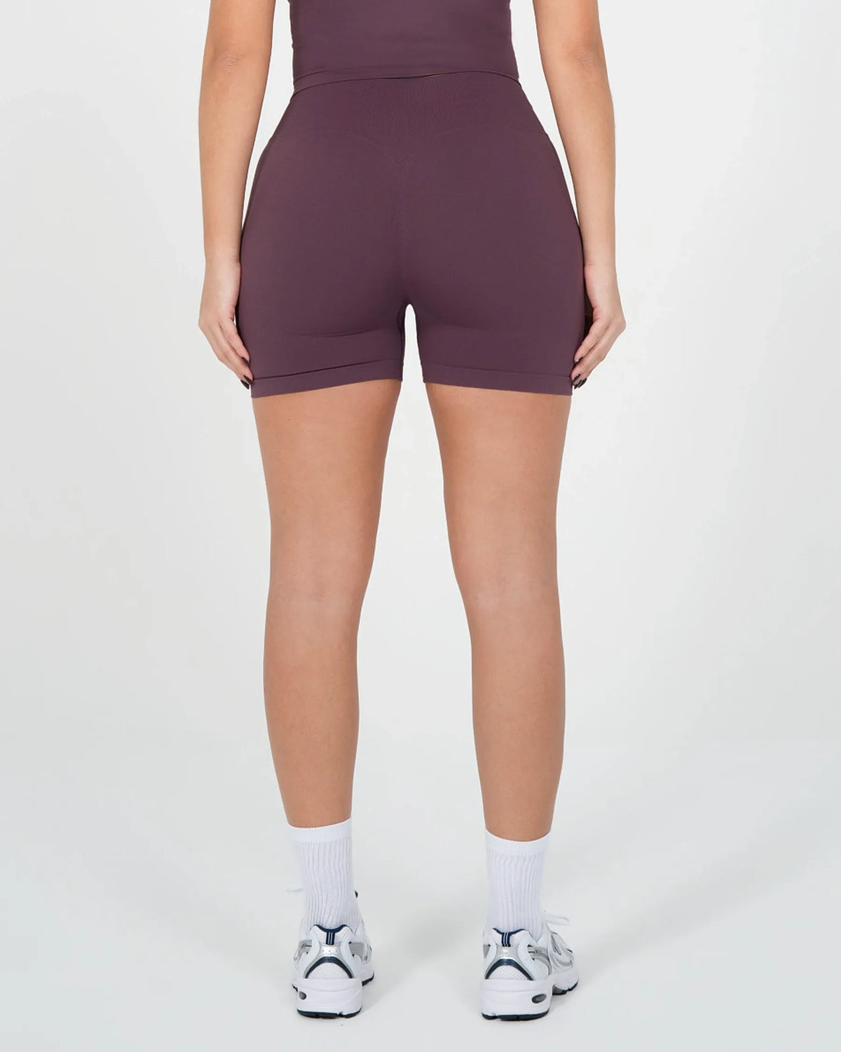 Short ICÔNE violet Reaverfit pour femme, vue de dos.