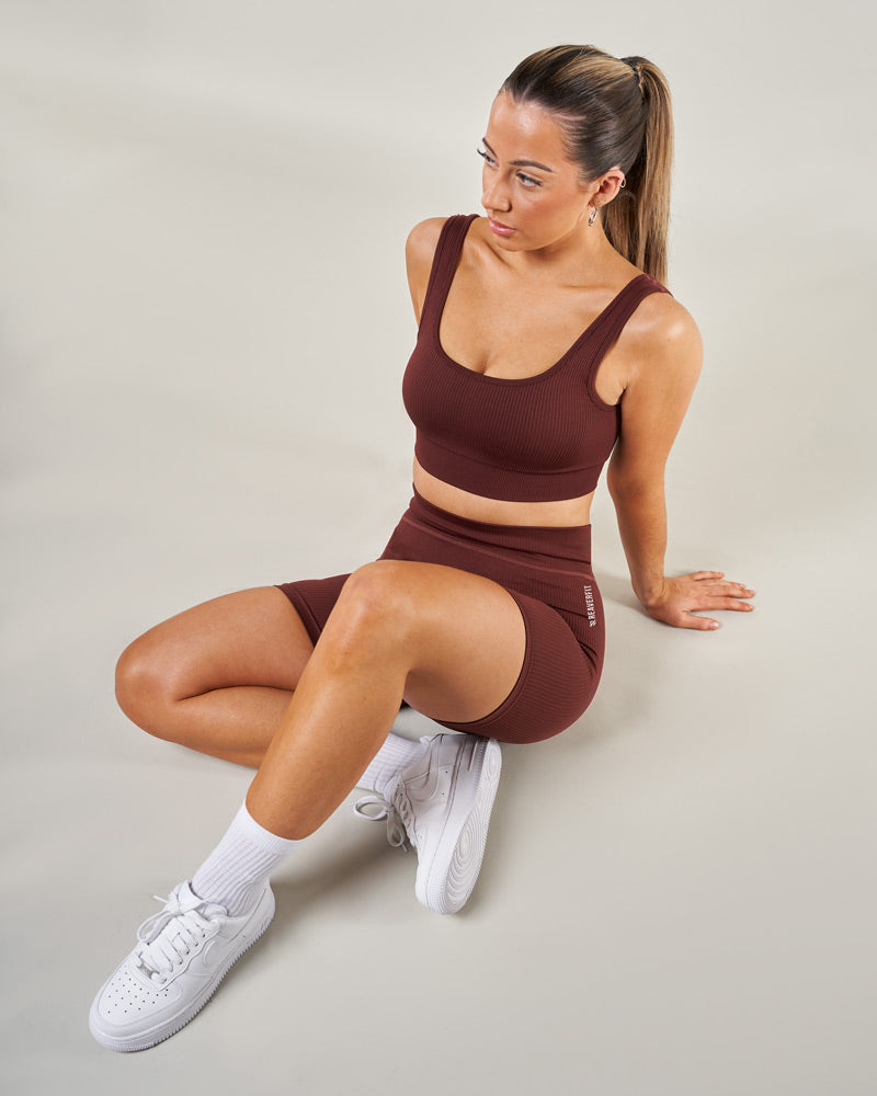 Short cycliste de musculation yoga taille haute squat proof couleur marron reaverfit allure sportive et chic, offrant une liberté de mouvement maximale
