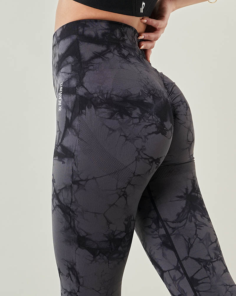 Legging Push-Up opaque noir Alya noir de Reaverfit, sculpte la silhouette pour un style féminin athleisure