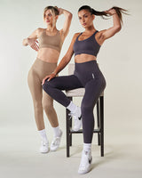 Deux jeunes femmes tendances et moderne en tenue de sport CALI Bleu nuit - Parfait pour le yoga, musculation le fitness et le crossfit
