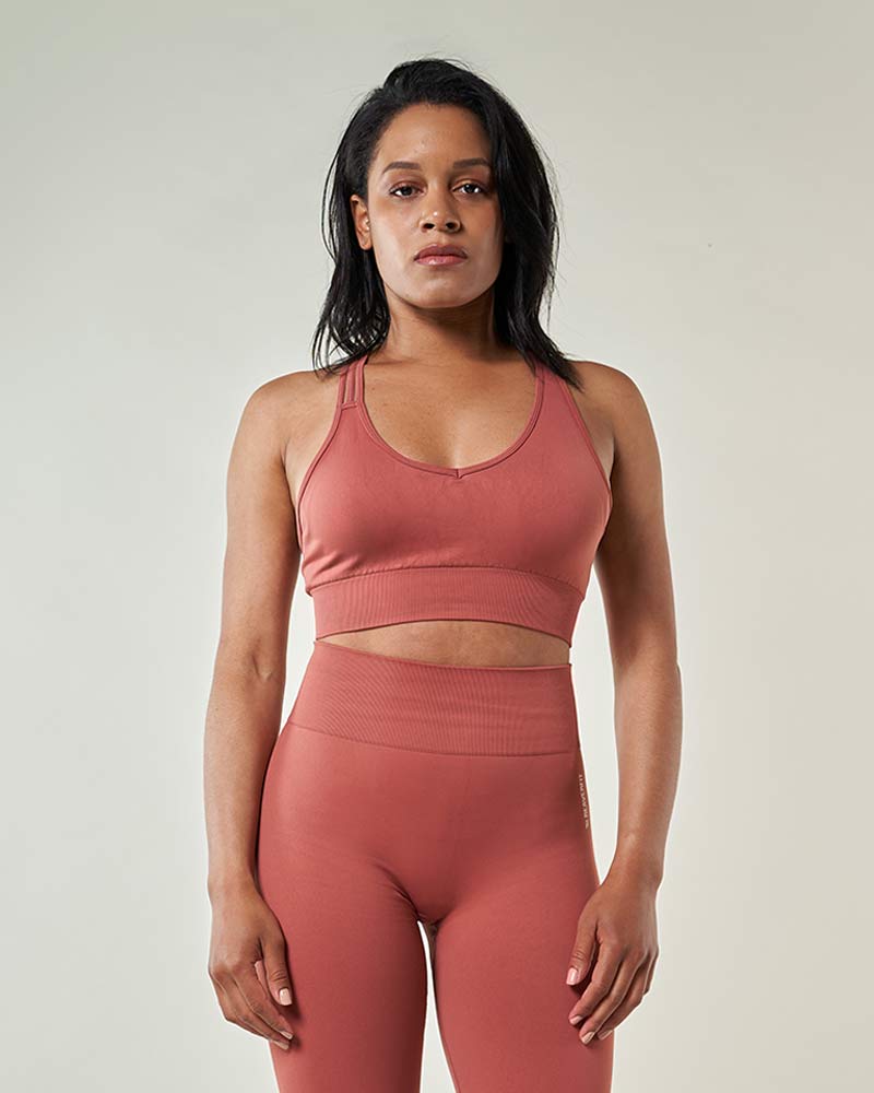 Brassière de sport musculation yoga sexy rouge Joy Ambre en tissu respirant, conçue pour absorber l'humidité et rester au sec