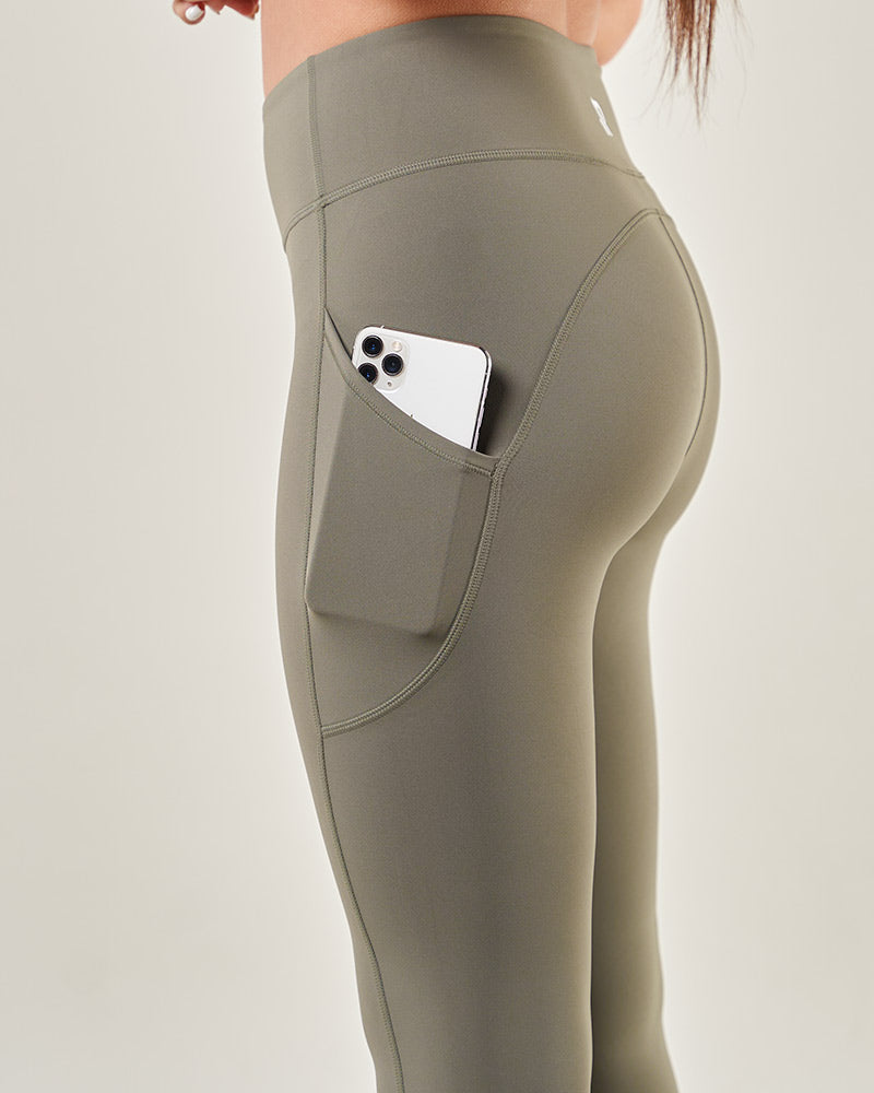 legging sport avec poche pour ranger téléphone couleur kaki sport fitness femme tendance 2023